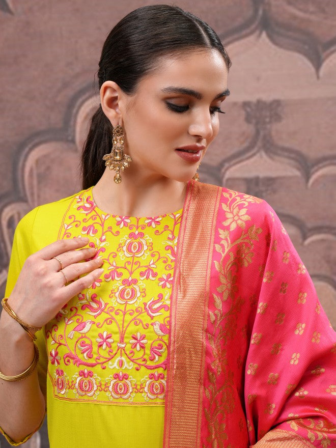 Vishudh Women Green Embroidered Kurta With Trouser And Dupatta - Green - Image 2