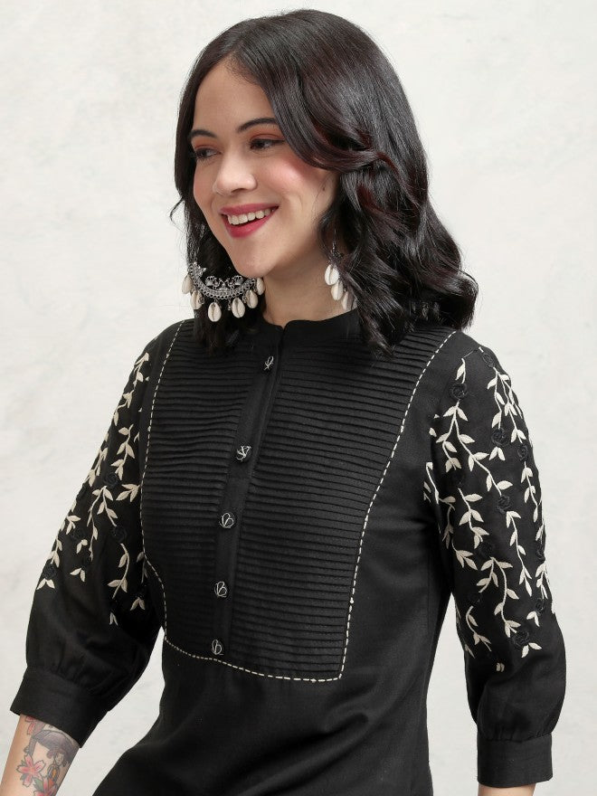 Vishudh Women Black Embroidered Kurta With Trousers - Black - Image 2
