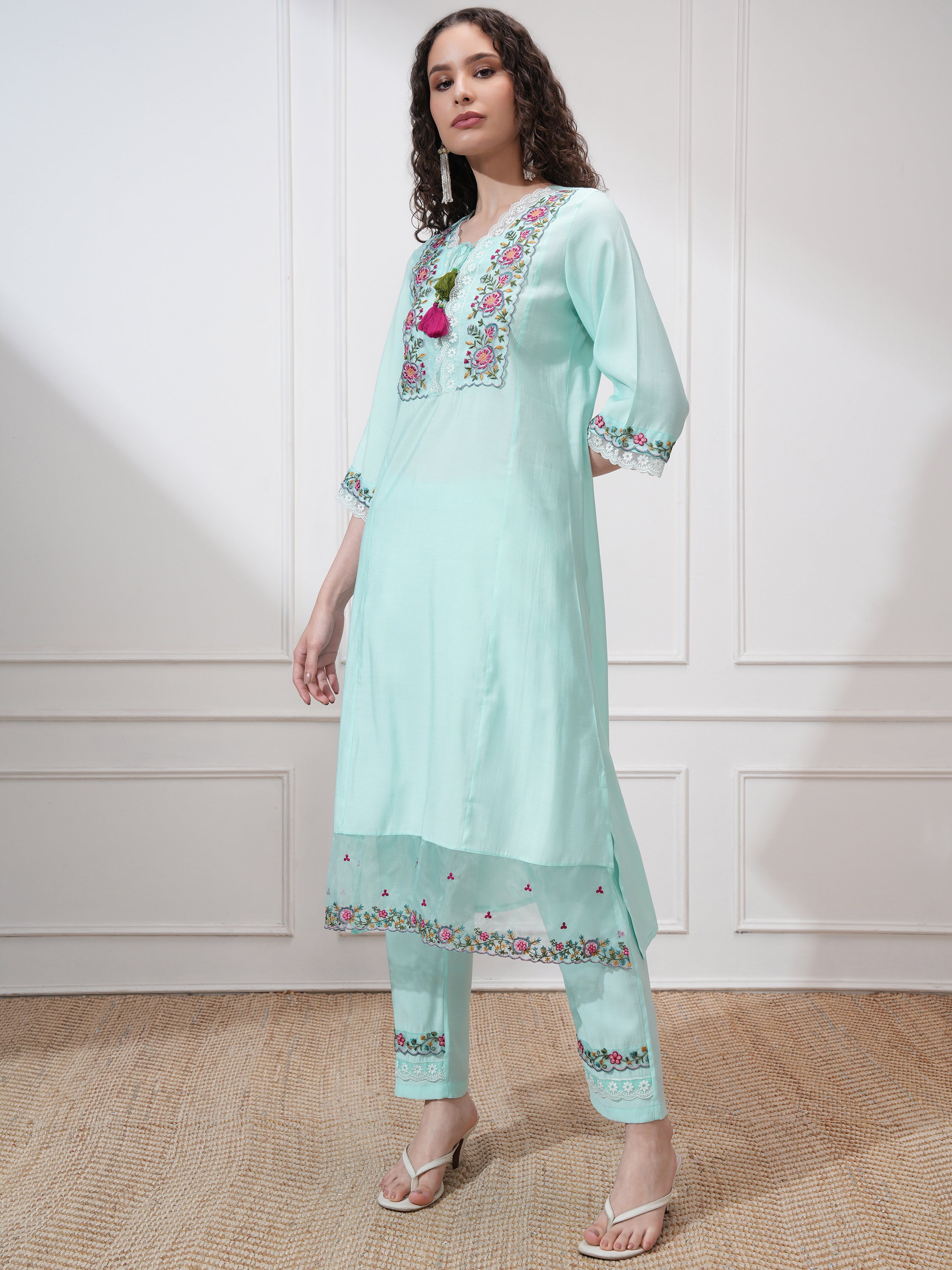 Vishudh Women Blue Embroidered Kurta With Trouser - Blue - Image 4