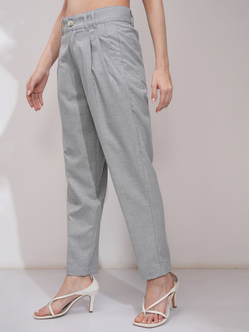 Tokyo Talkies Women Grey Solid Tapered Fit Casual Trouser - Grey - Image 4