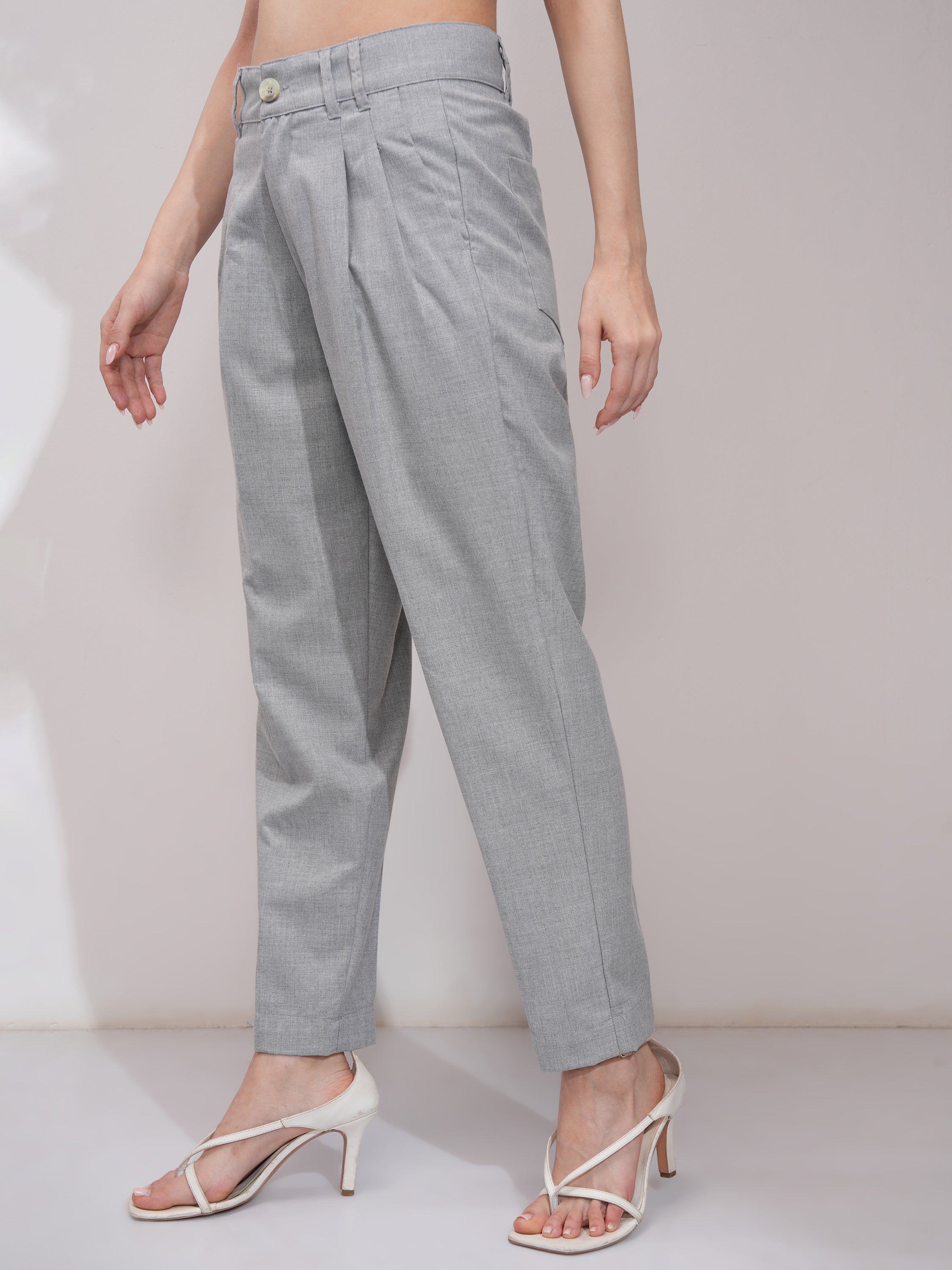 Tokyo Talkies Women Grey Solid Tapered Fit Casual Trouser - Grey - Image 4