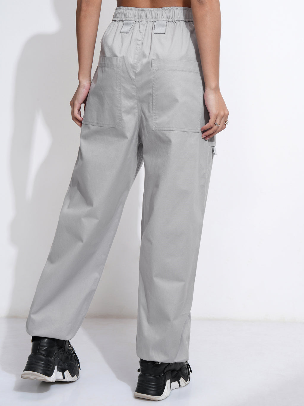 Tokyo Talkies Women Grey Solid Regular Fit Casual Trouser - Grey - Image 3