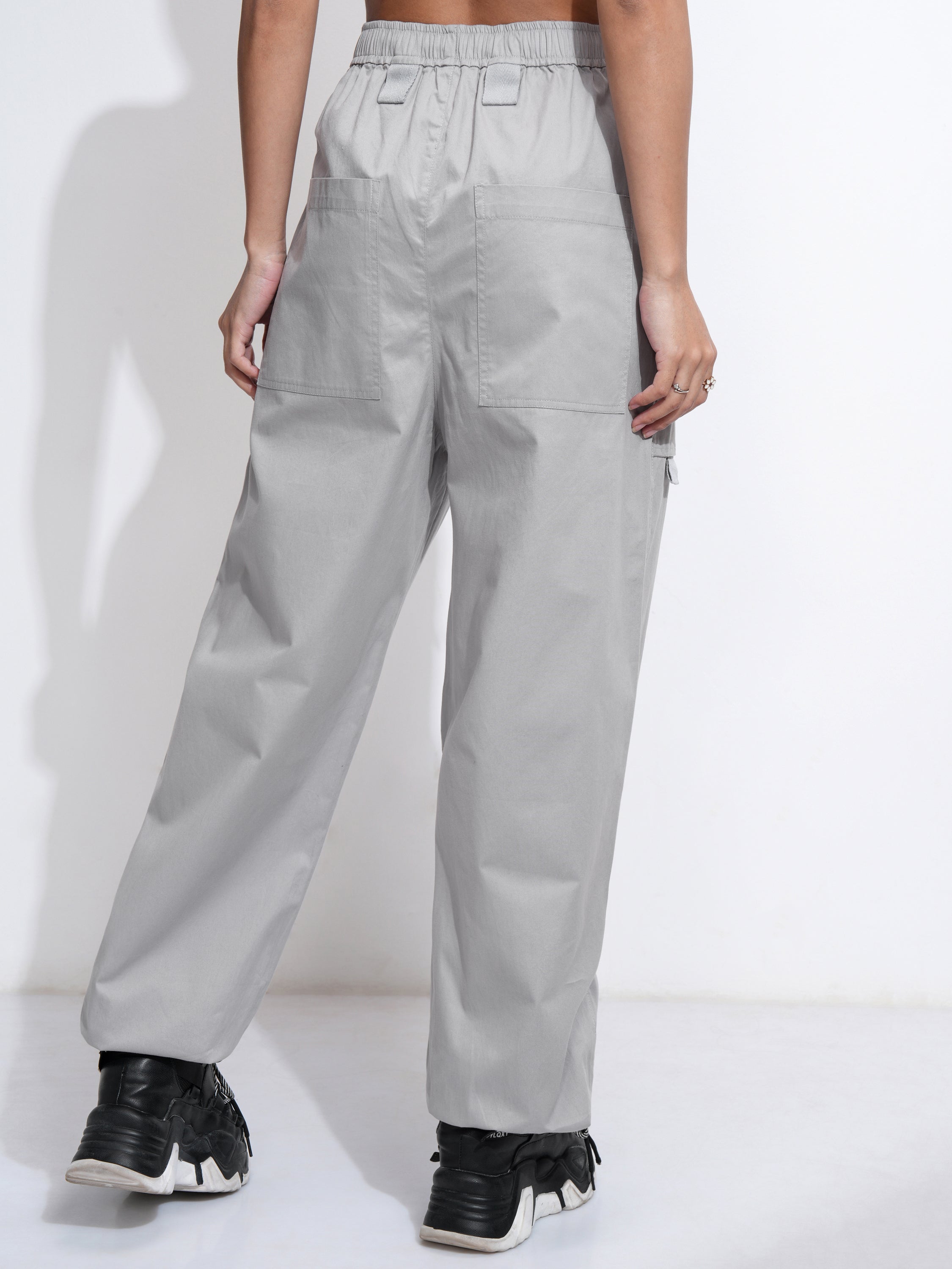 Tokyo Talkies Women Grey Solid Regular Fit Casual Trouser - Grey - Image 3