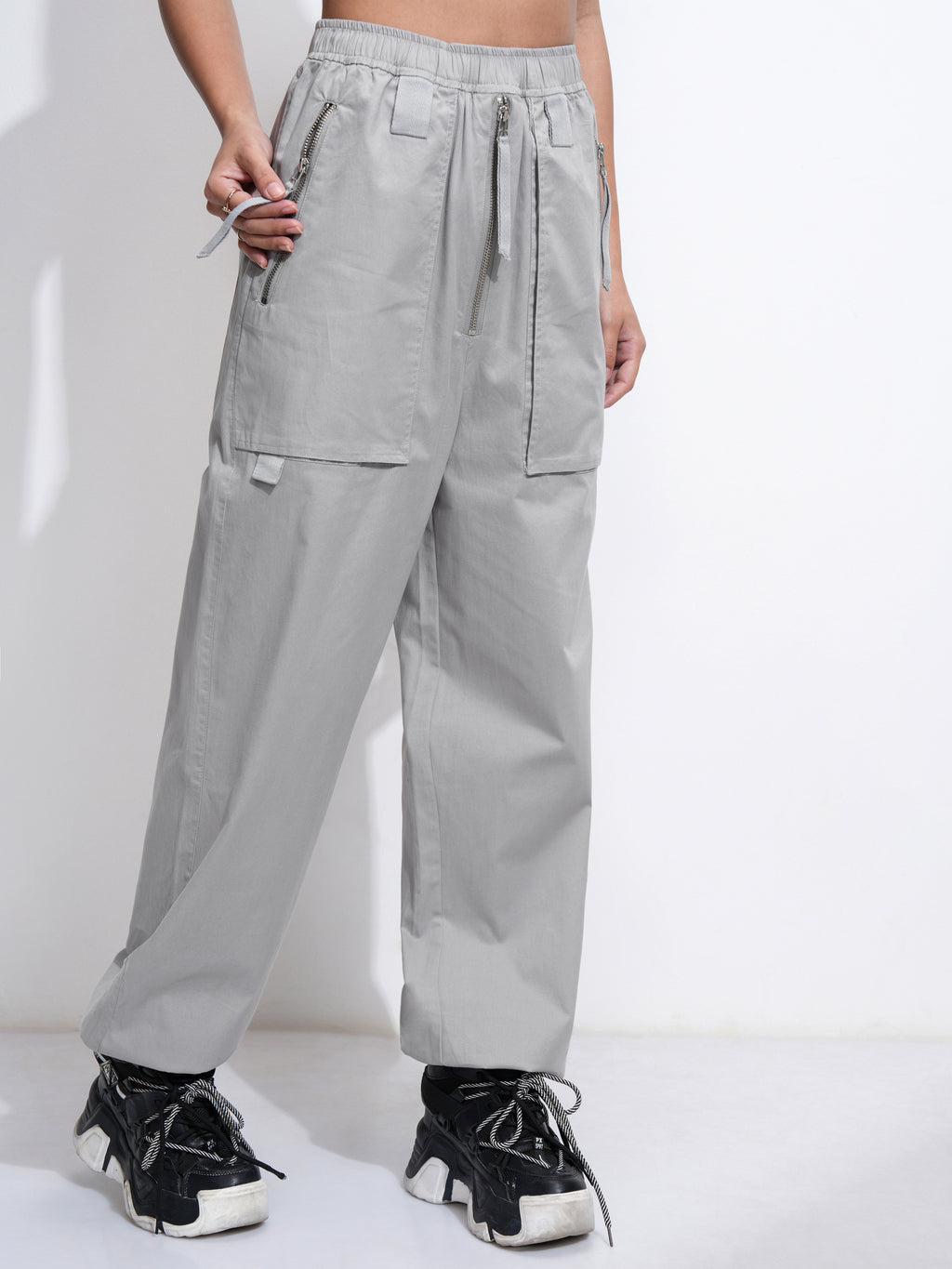 Tokyo Talkies Women Grey Solid Regular Fit Casual Trouser - Grey - Image 6