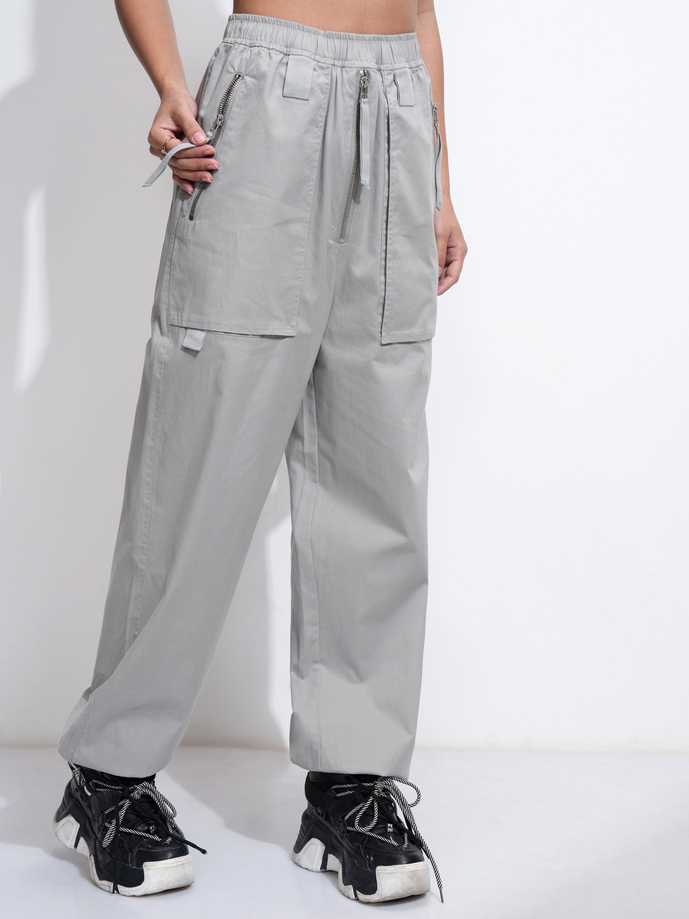 Tokyo Talkies Women Grey Solid Regular Fit Casual Trouser - Grey - Image 6