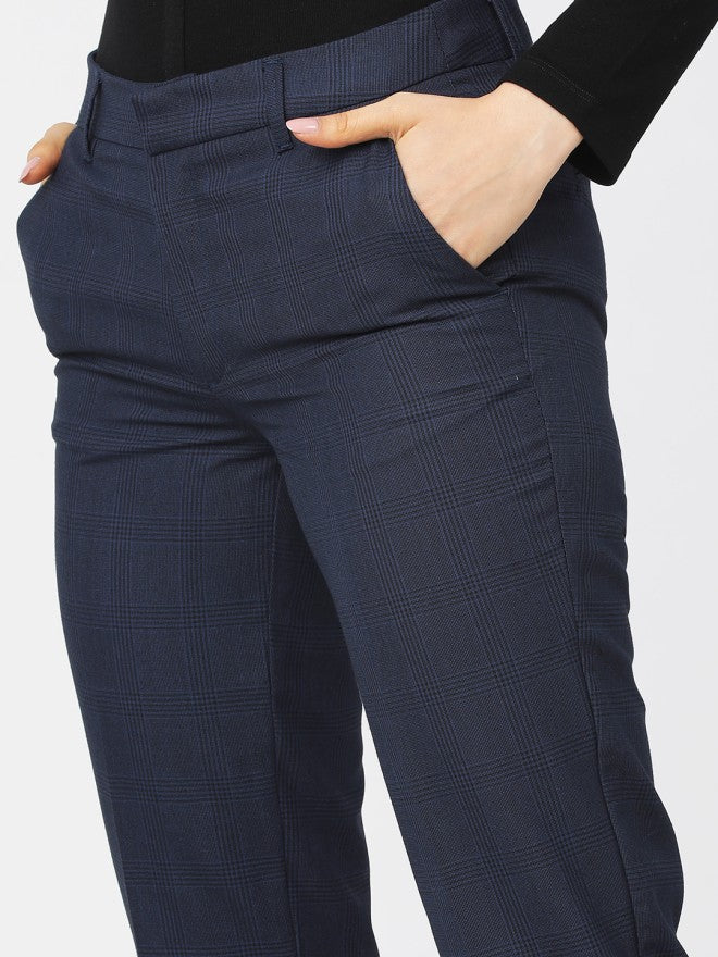 Tokyo Talkies Women Navy Blue Checked Regular Fit Casual Trouser - Navy Blue - Image 4