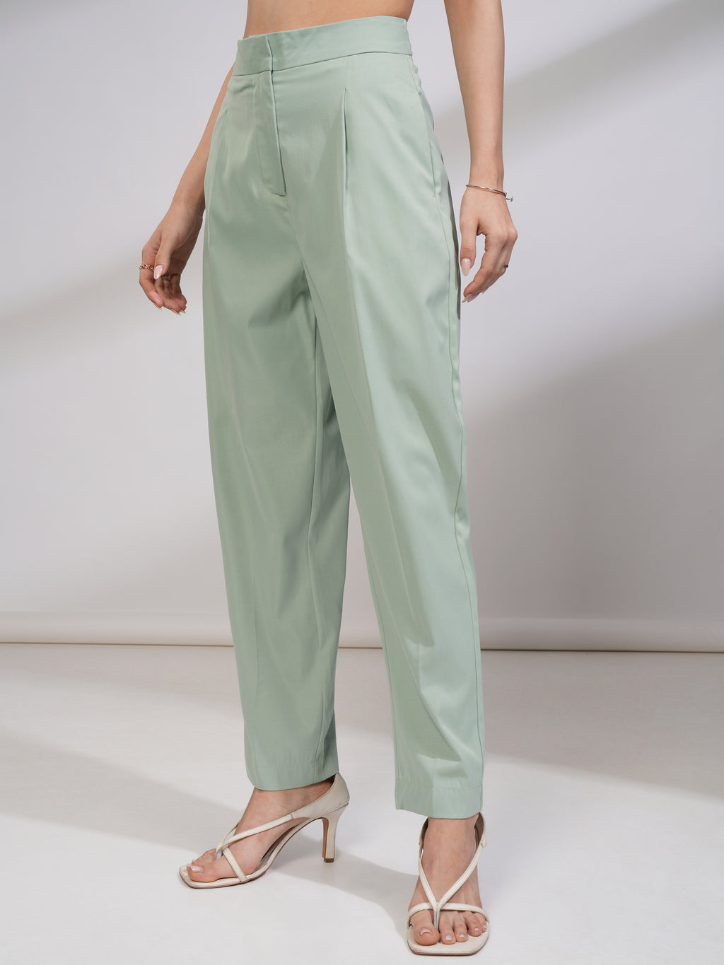 Tokyo Talkies Women Green Solid Regular Fit Casual Trouser - Green - Image 4