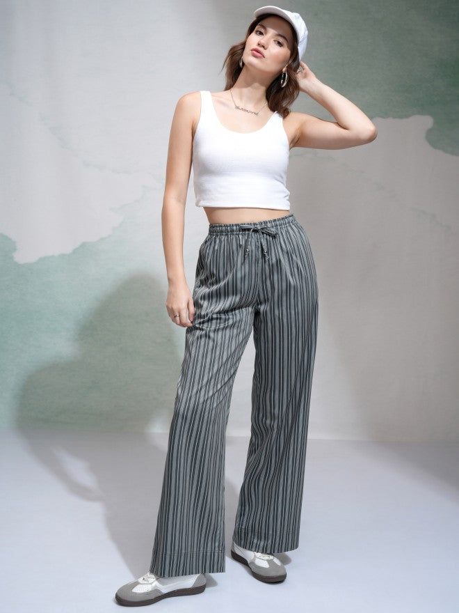 Tokyo Talkies Women Black Solid Regular Fit Casual Trouser - Black - Image 2
