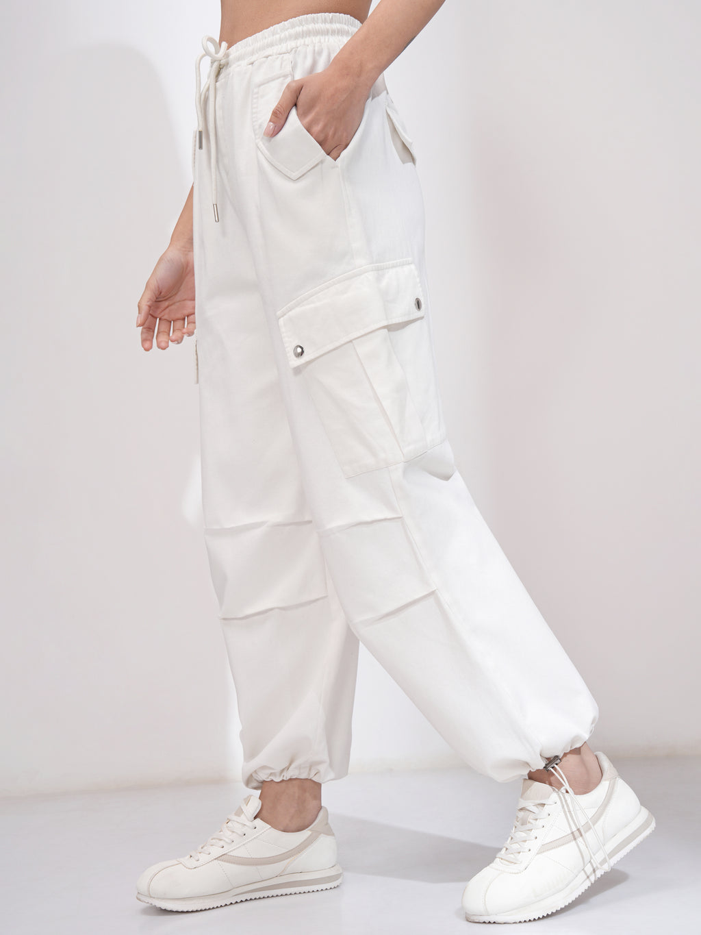 Tokyo Talkies Women Off White Solid Regular Fit Cargos - Off White - Image 4