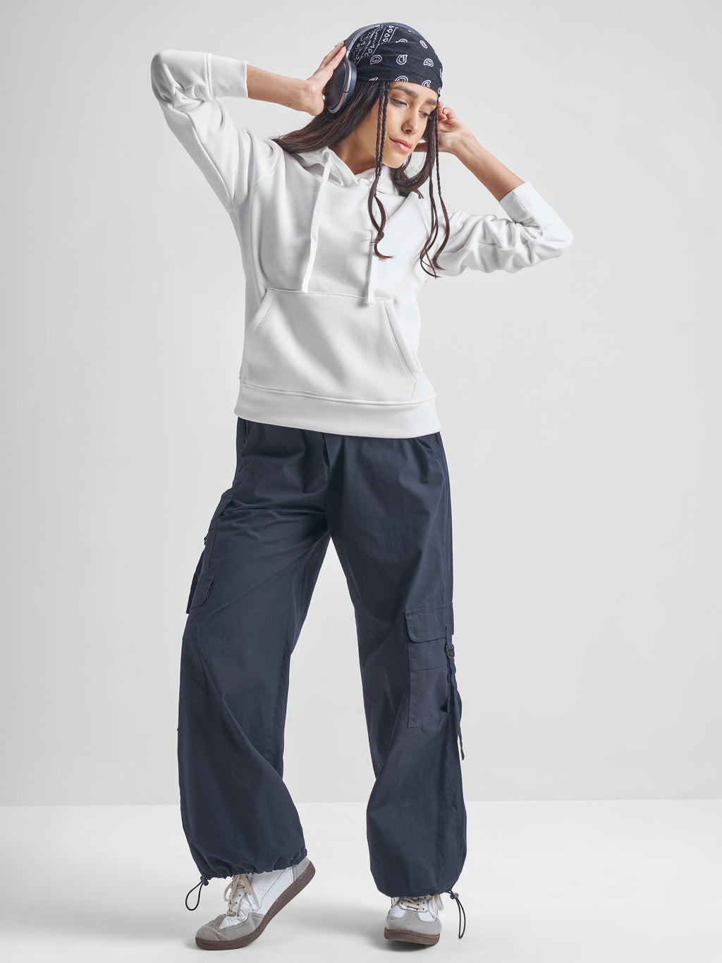 Tokyo Talkies Women White Solid Pullover Hood Sweatshirt - White - Image 2