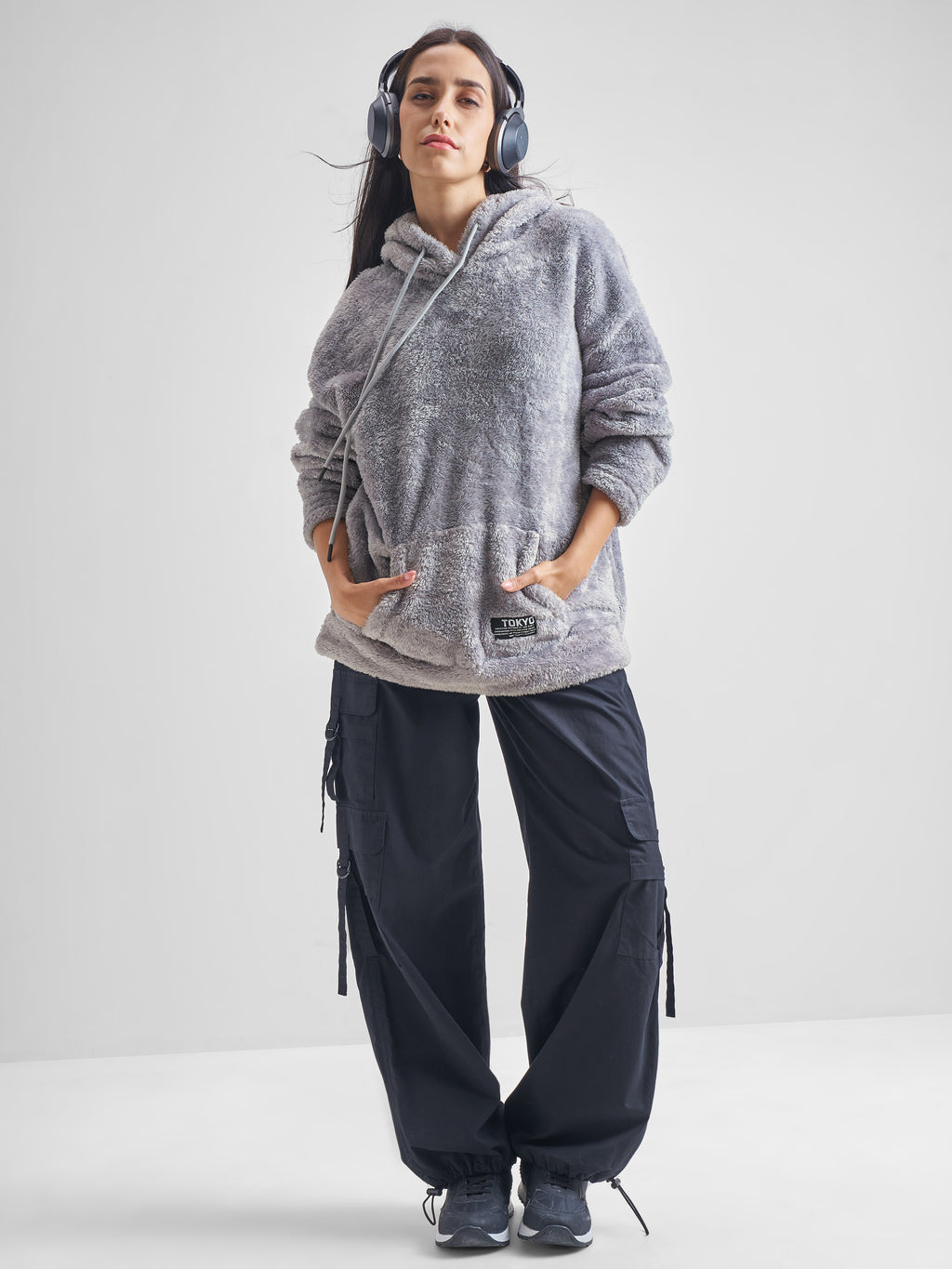 Tokyo Talkies Women Grey Solid Pullover Hood Sweatshirt - Grey - Image 2