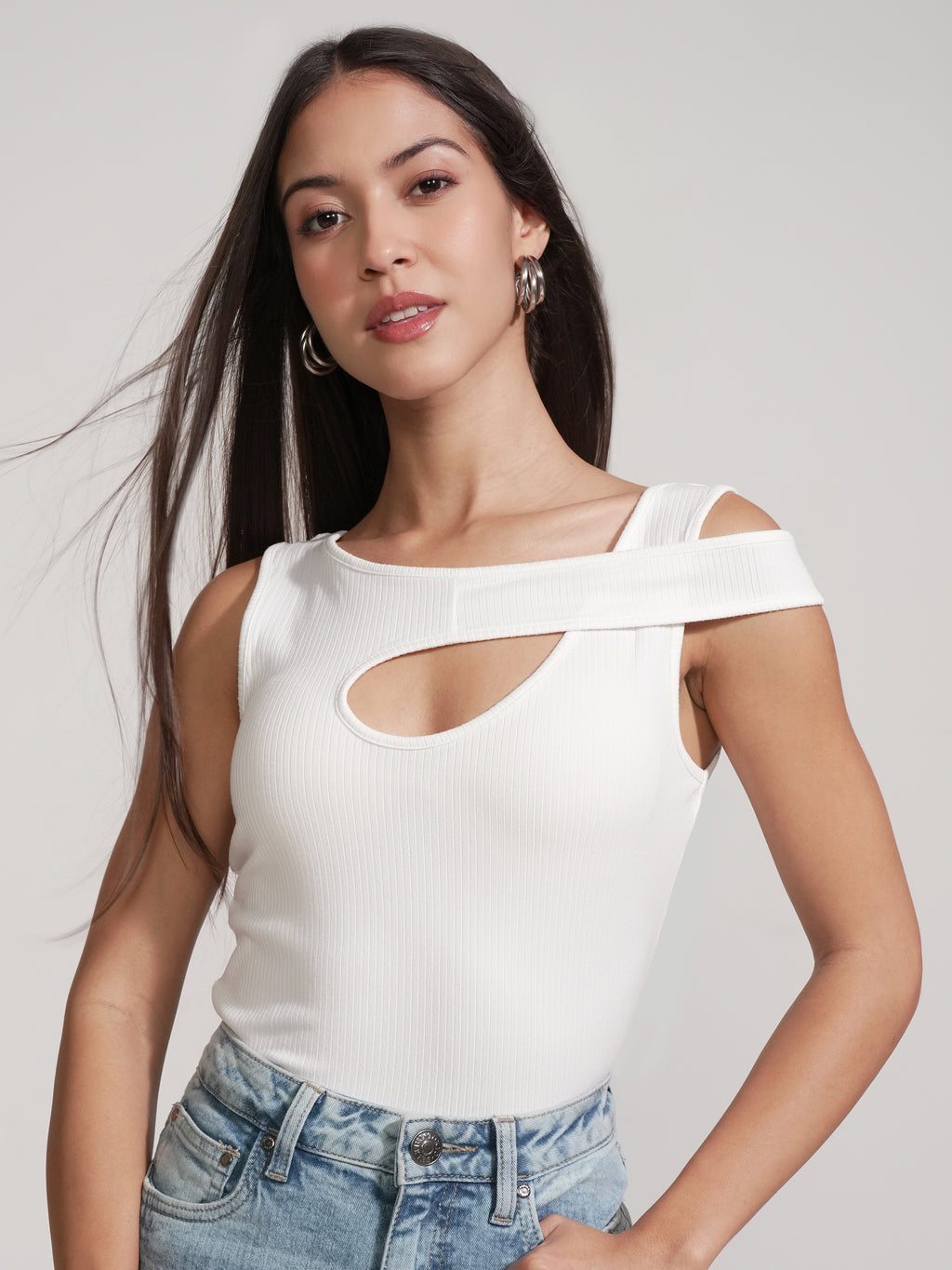 Tokyo Talkies Women White Solid Regular Top - White - Image 1