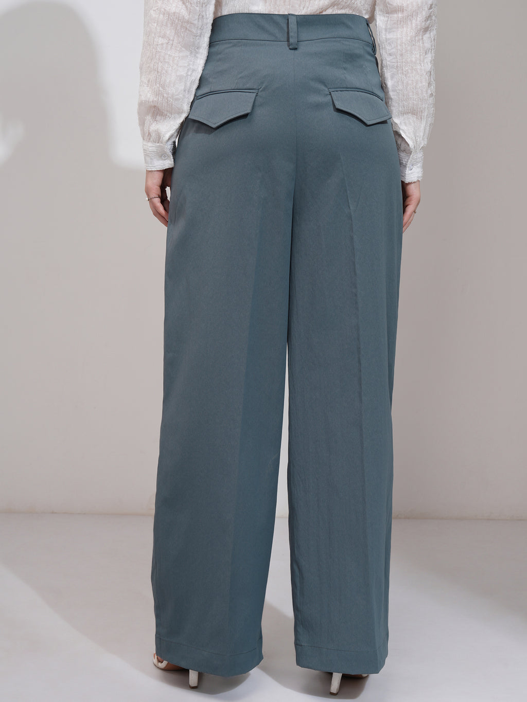 Tokyo Talkies Women Grey Solid Straight Fit Casual Trouser - Grey - Image 3