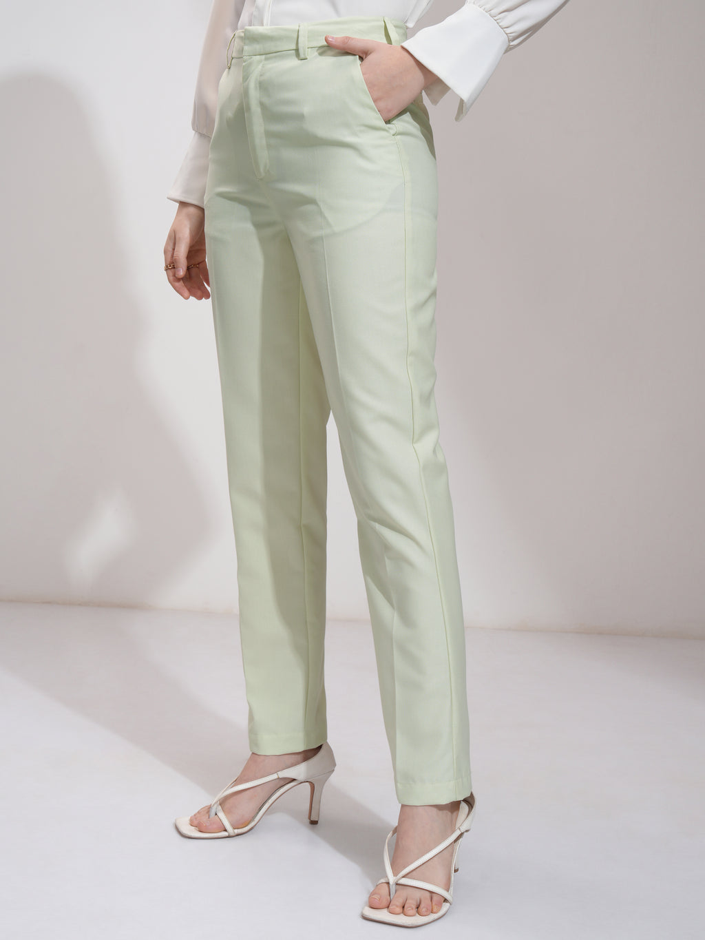 Tokyo Talkies Women Green Solid Regular Fit Casual Trouser - Green - Image 4