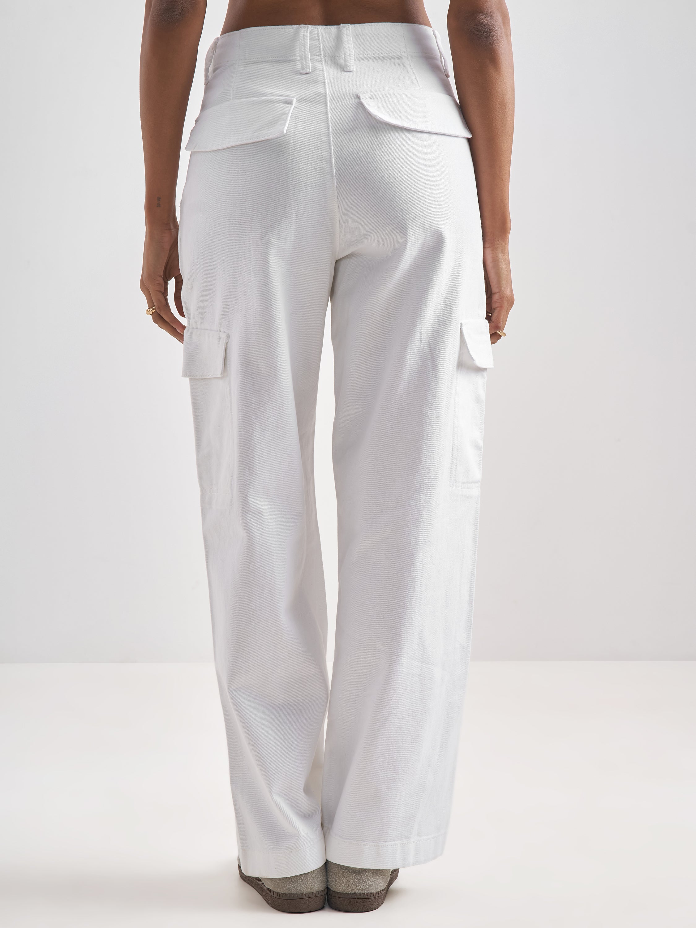 Street By Tokyo Talkies Women White Solid Straight Fit Cargos - White - Image 3