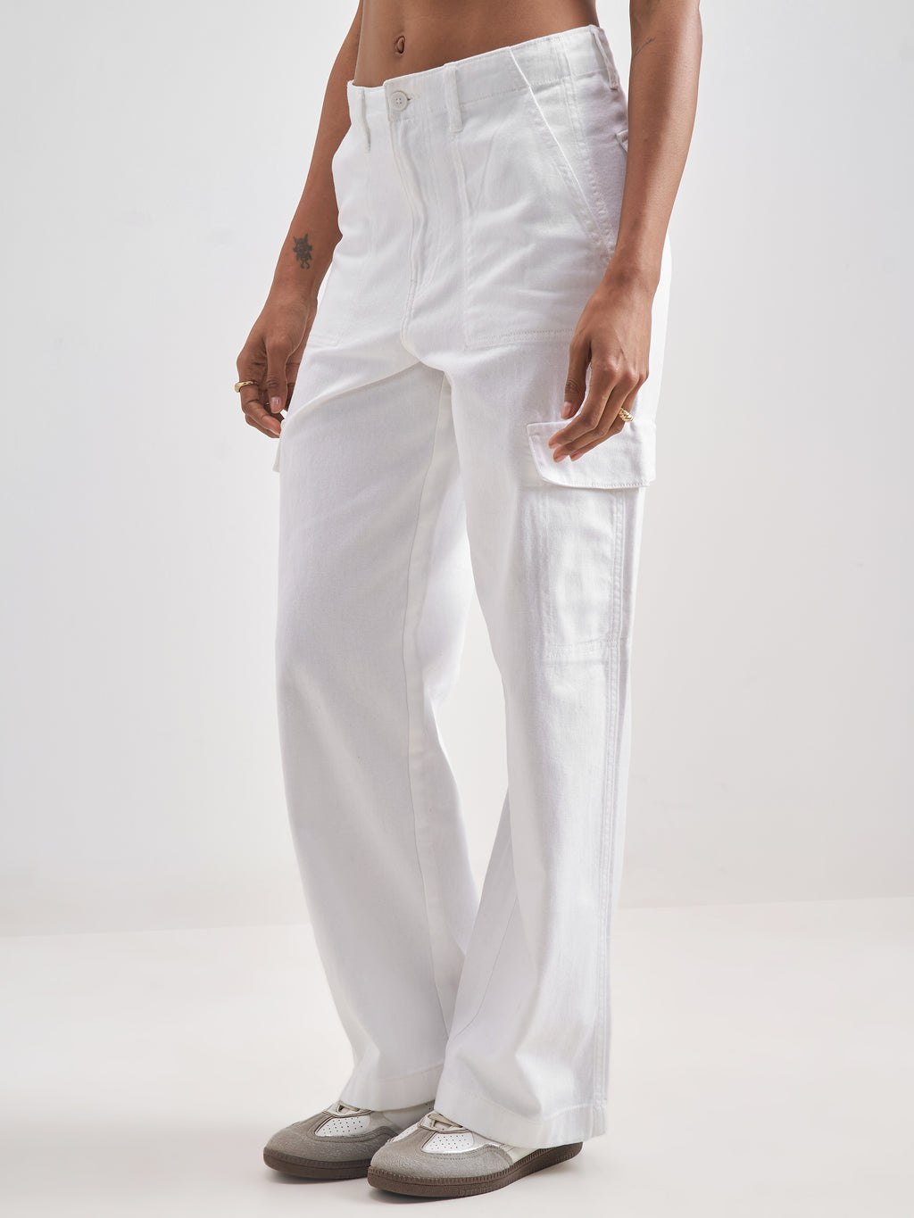 Street By Tokyo Talkies Women White Solid Straight Fit Cargos - White - Image 4