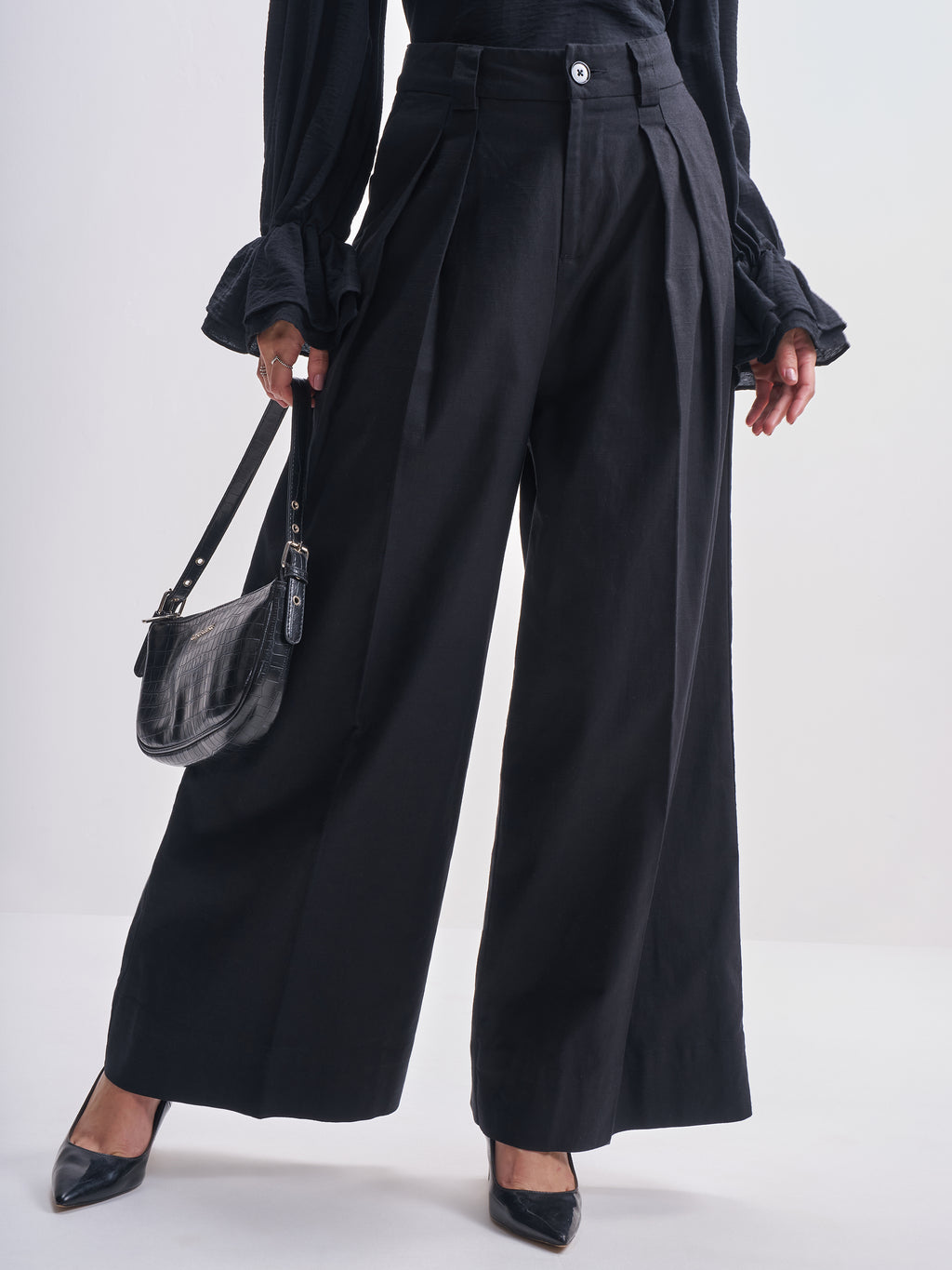 Tokyo Talkies Women Black Solid Regular Fit Casual Trouser - Black - Image 1