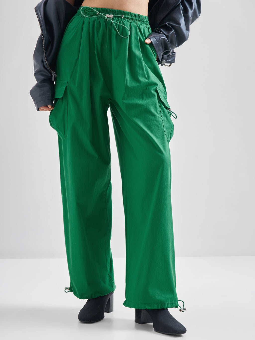 Street By Tokyo Talkies Women Green Solid Straight Fit Cargos - Green - Image 1
