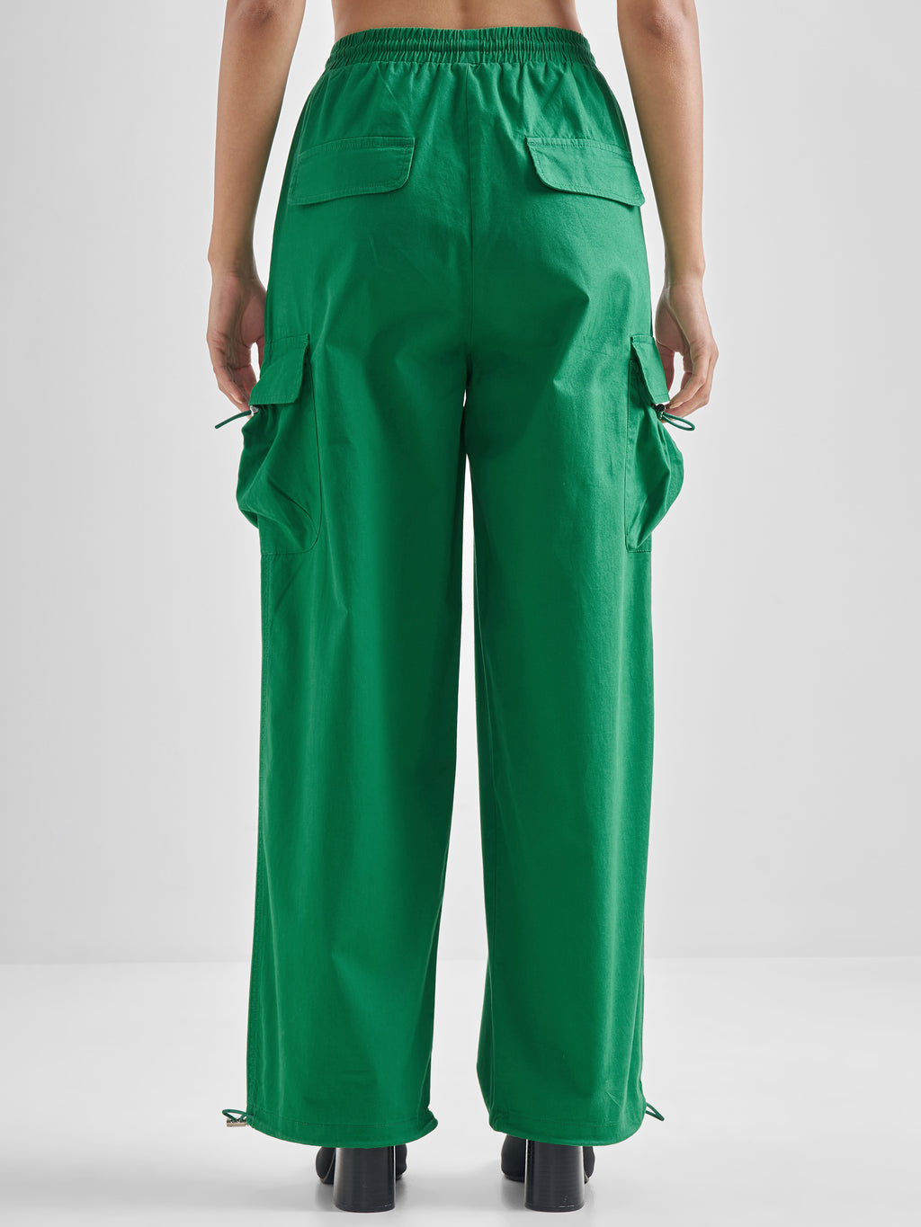 Street By Tokyo Talkies Women Green Solid Straight Fit Cargos - Green - Image 3