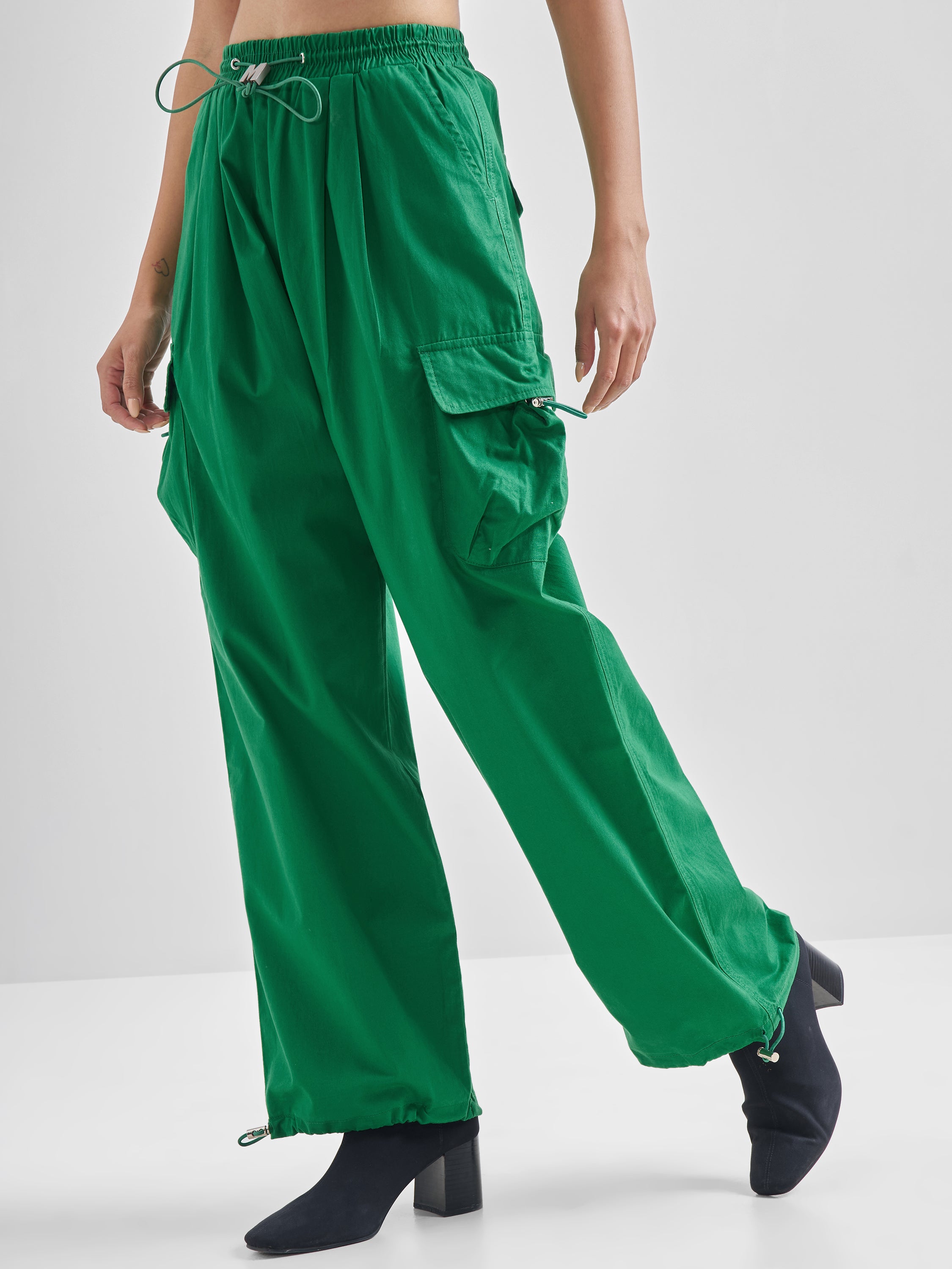 Street By Tokyo Talkies Women Green Solid Straight Fit Cargos - Green - Image 4