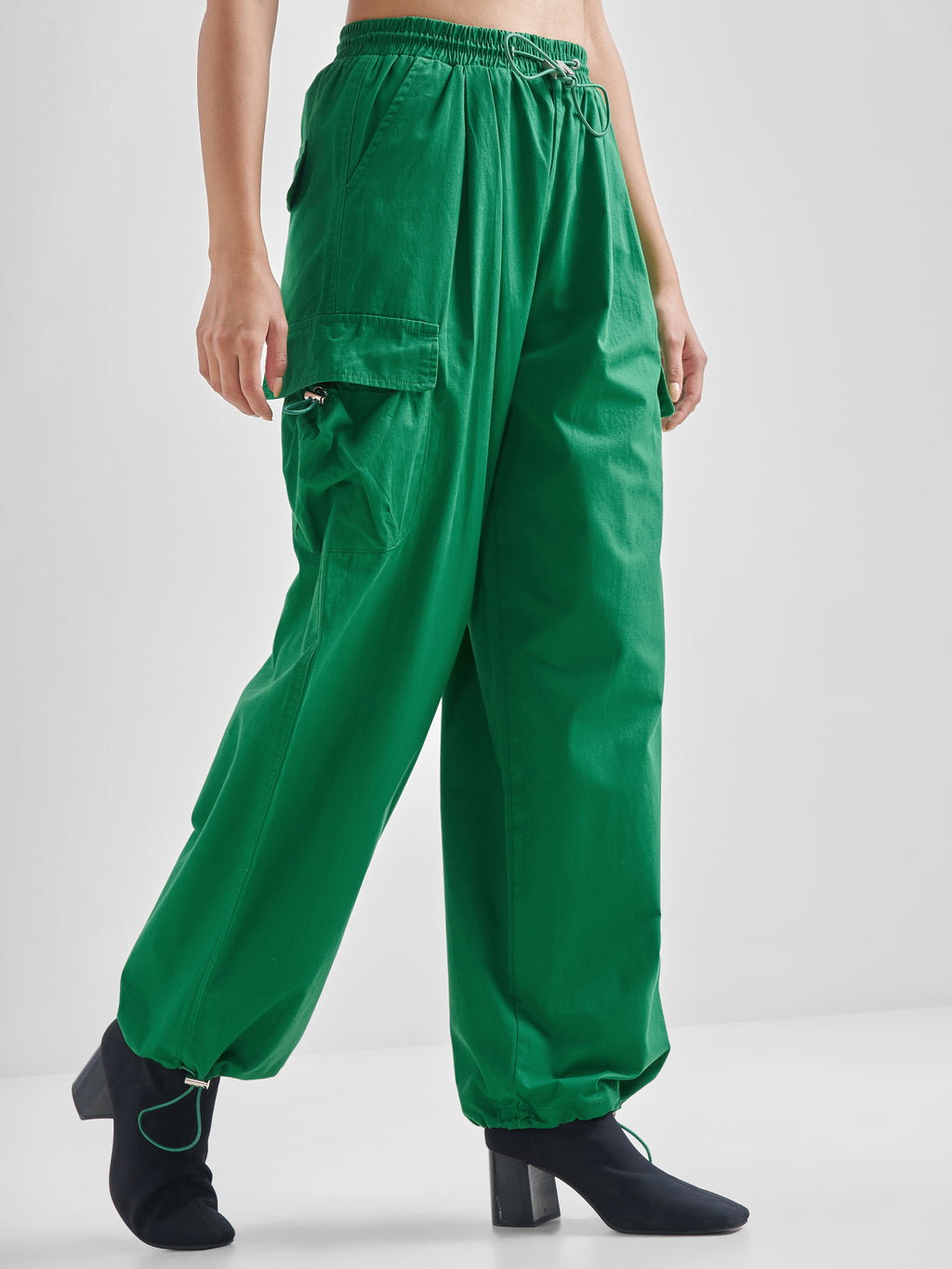 Street By Tokyo Talkies Women Green Solid Straight Fit Cargos - Green - Image 6