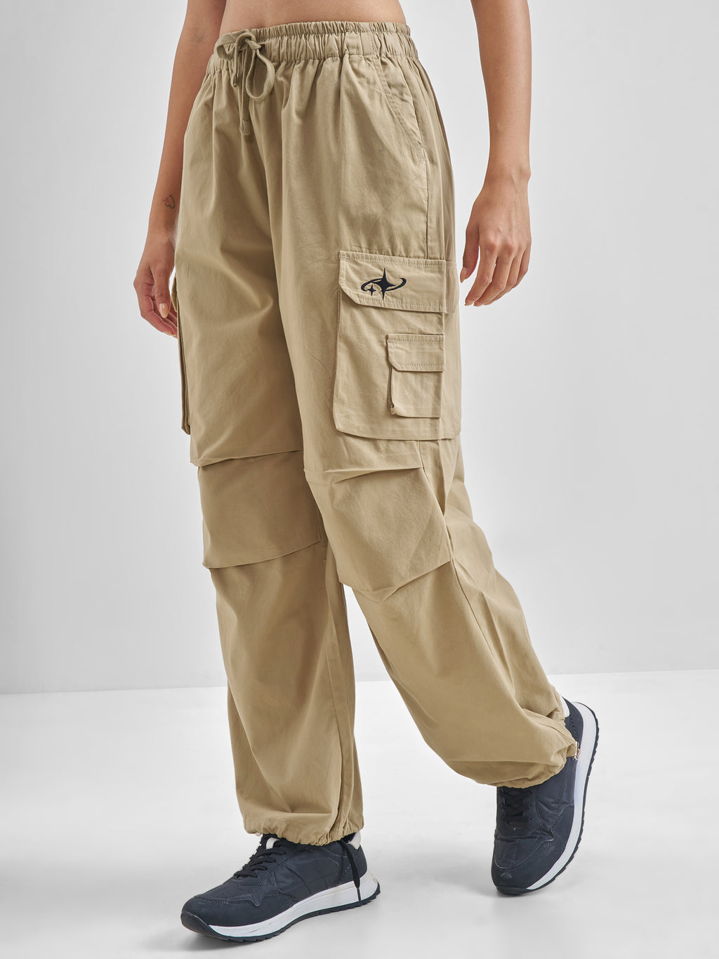 Street By Tokyo Talkies Women Beige Solid Straight Fit Cargos - Beige - Image 4