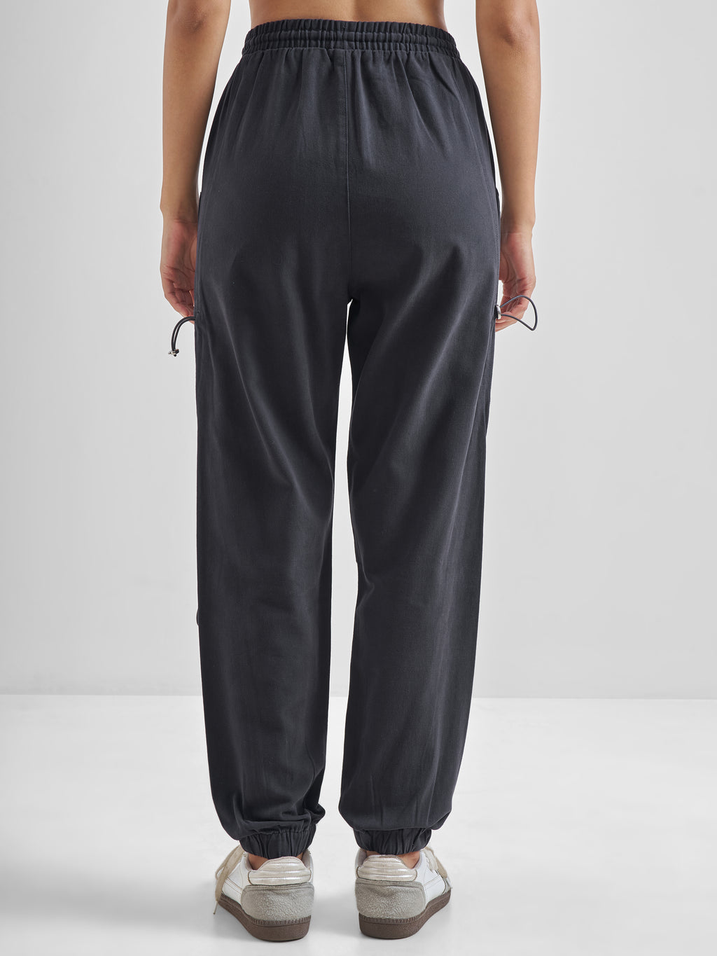 Street By Tokyo Talkies Women Black Solid Regular Fit Cargos - Black - Image 3