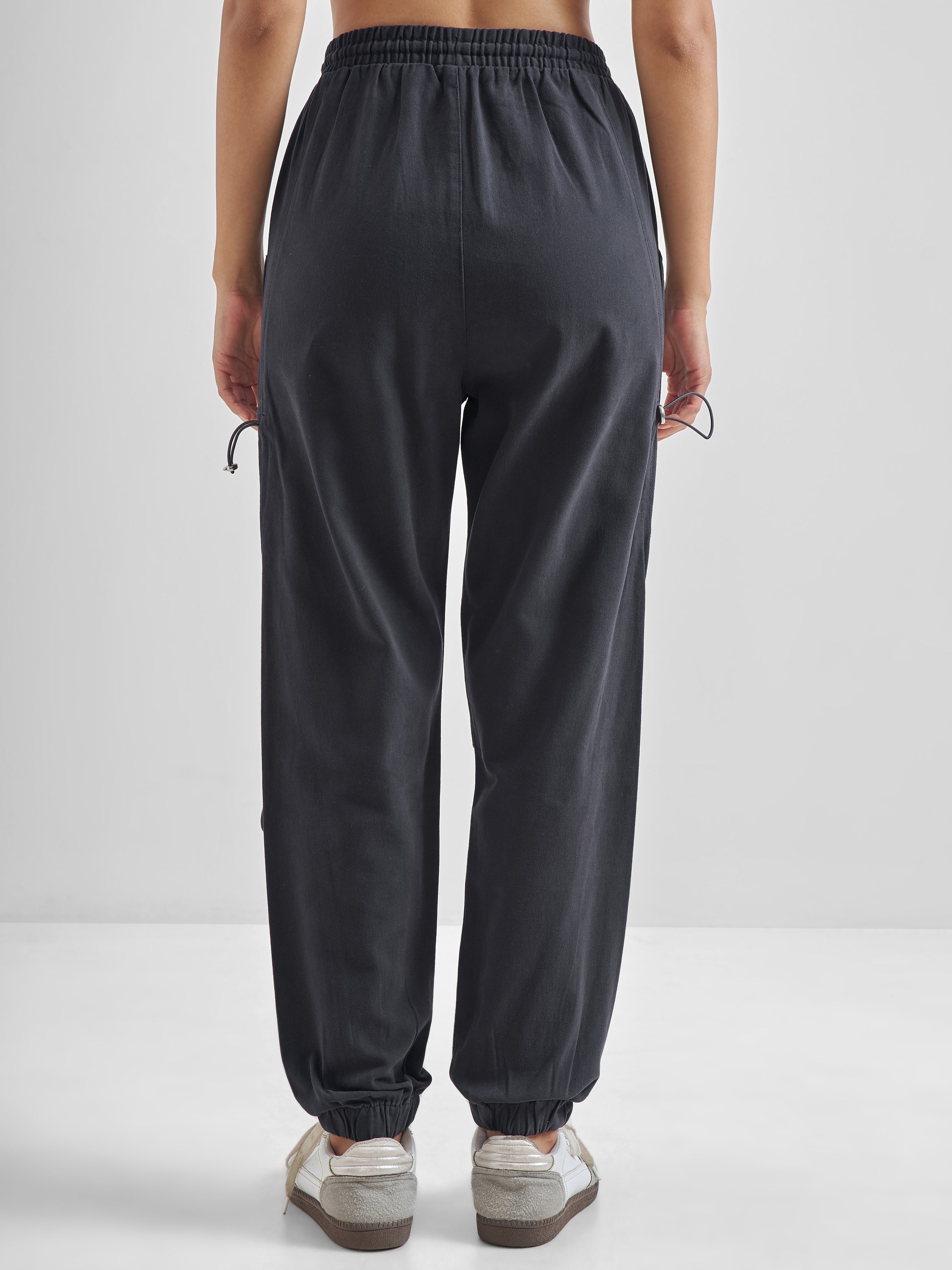 Street By Tokyo Talkies Women Black Solid Regular Fit Cargos - Black - Image 3