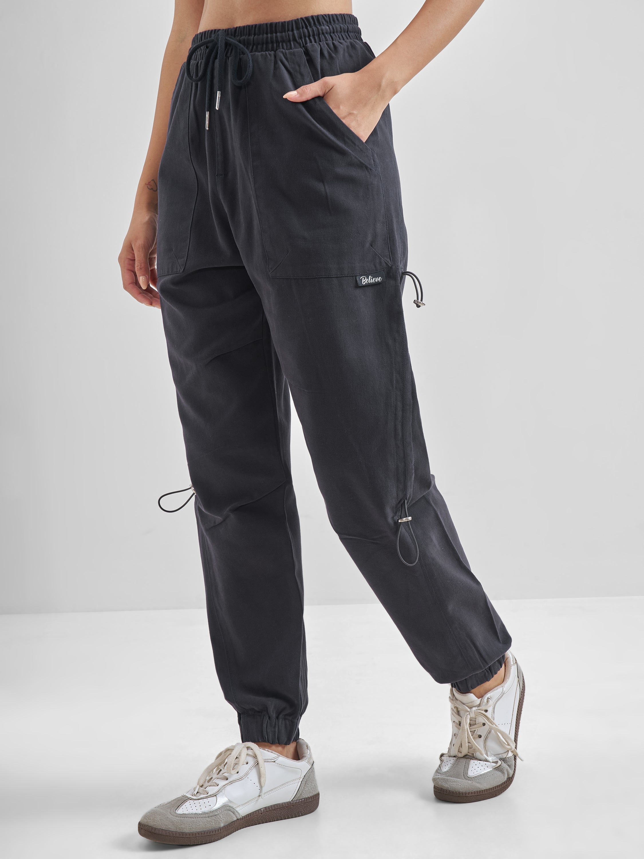 Street By Tokyo Talkies Women Black Solid Regular Fit Cargos - Black - Image 4