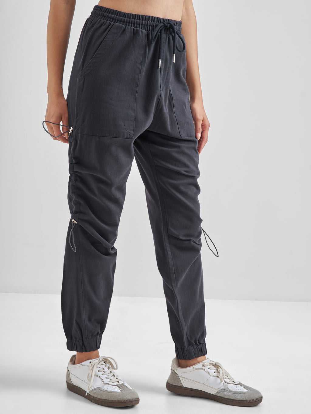 Street By Tokyo Talkies Women Black Solid Regular Fit Cargos - Black - Image 6
