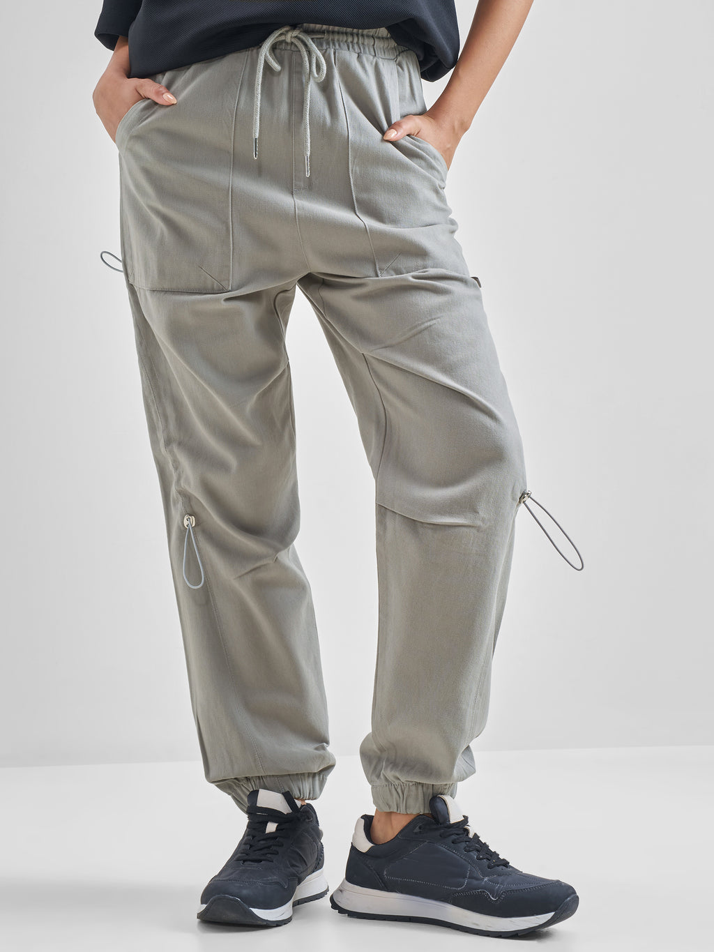 Street By Tokyo Talkies Women Grey Solid Regular Fit Cargos - Grey - Image 1