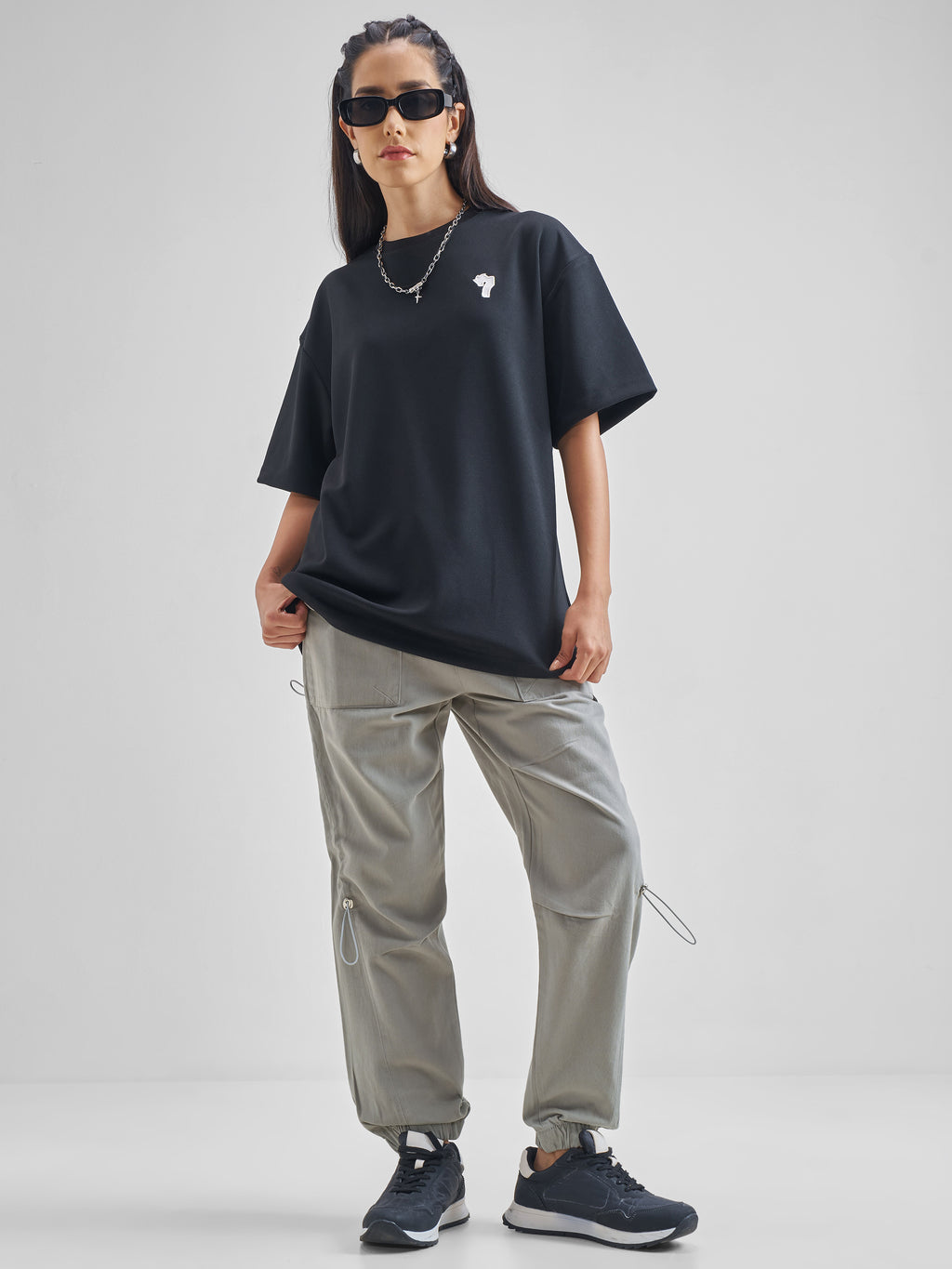 Street By Tokyo Talkies Women Grey Solid Regular Fit Cargos - Grey - Image 2