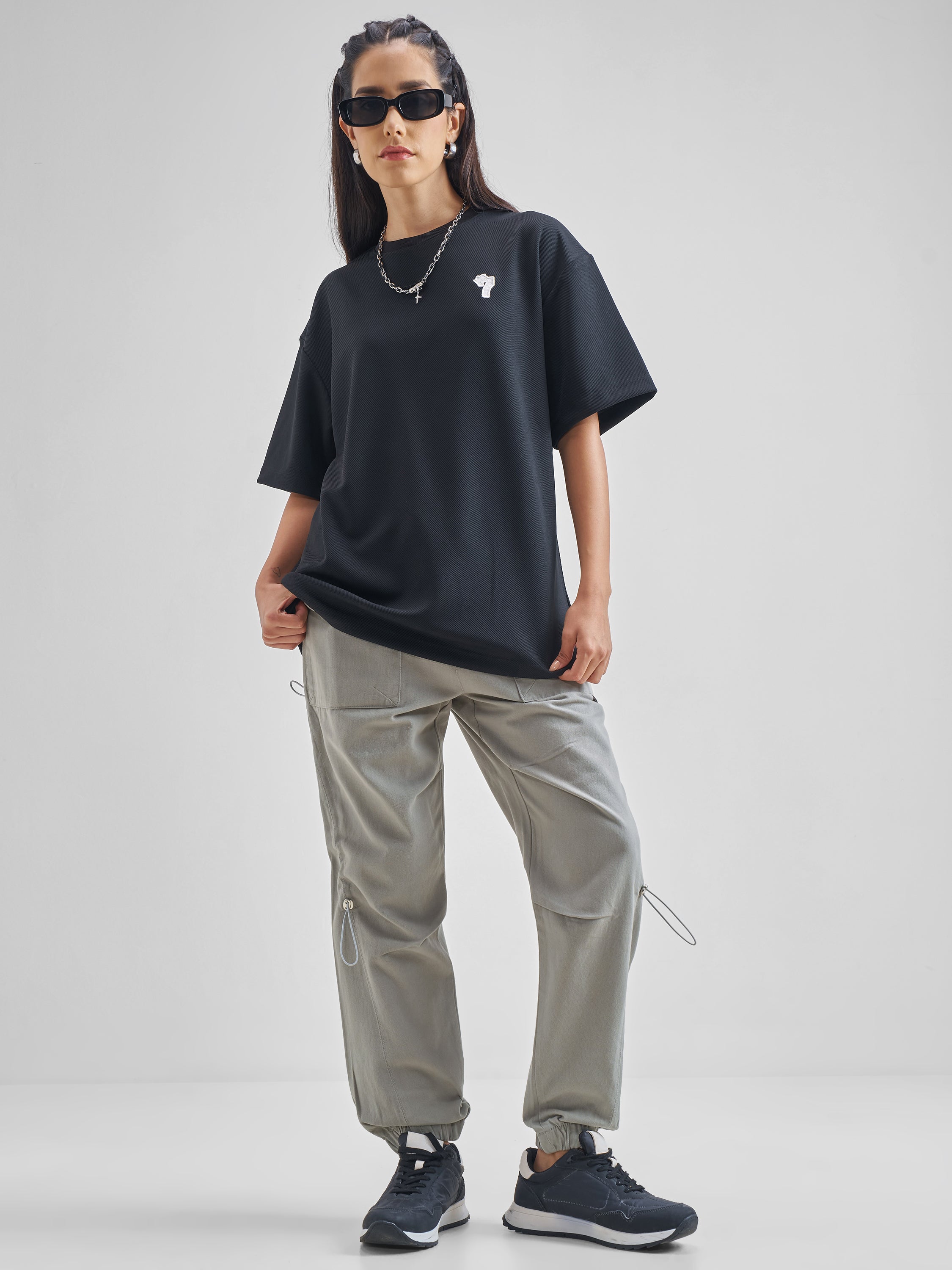 Street By Tokyo Talkies Women Grey Solid Regular Fit Cargos - Grey - Image 2