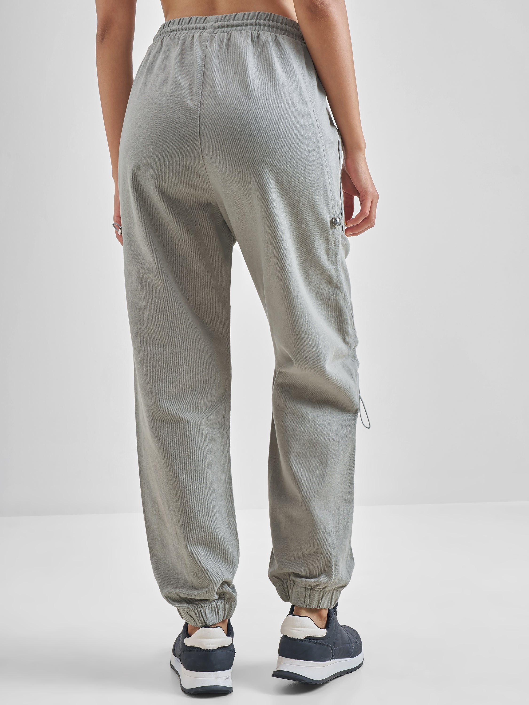 Street By Tokyo Talkies Women Grey Solid Regular Fit Cargos - Grey - Image 3