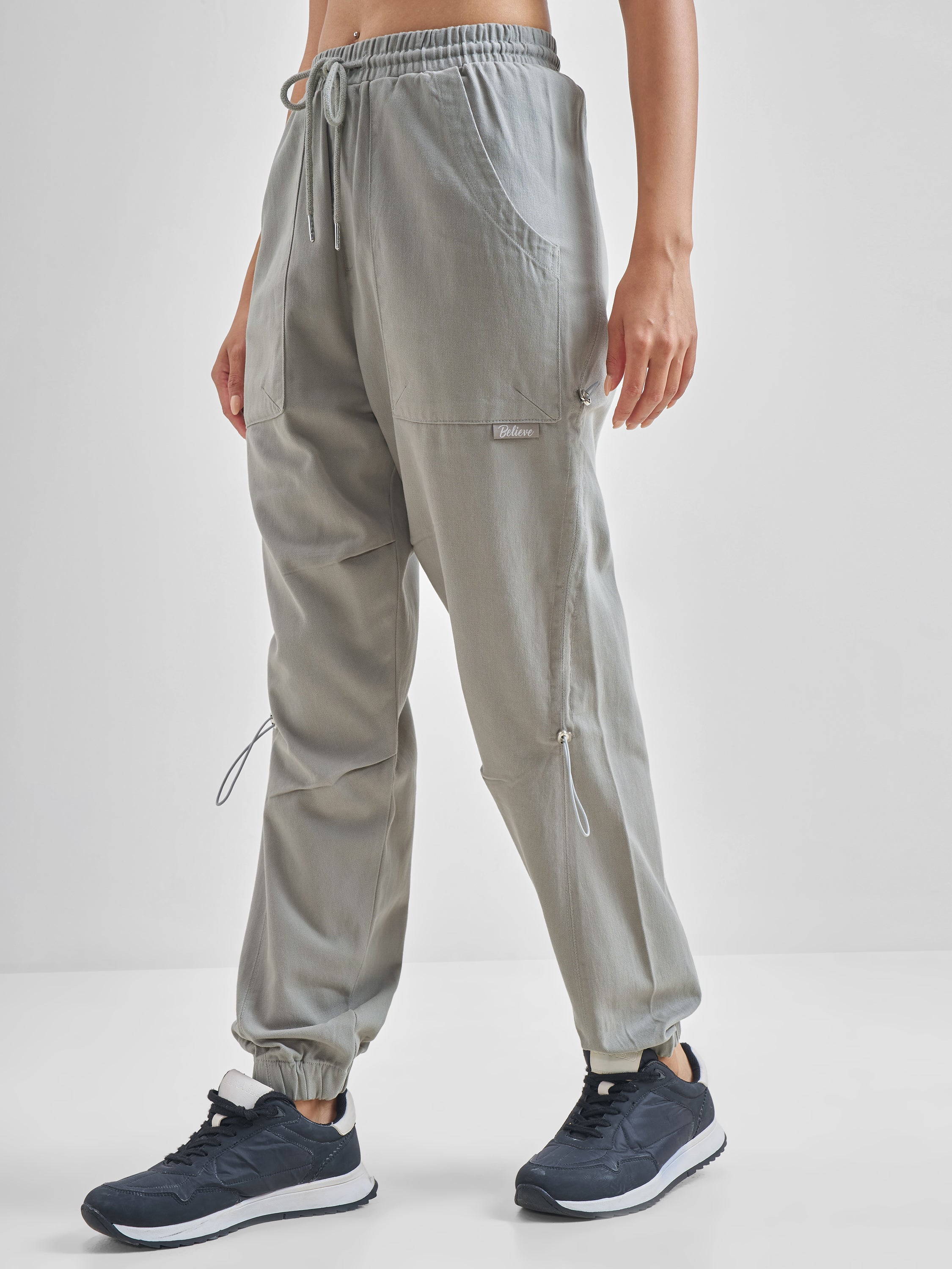 Street By Tokyo Talkies Women Grey Solid Regular Fit Cargos - Grey - Image 4