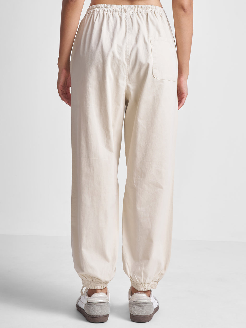 Tokyo Talkies Women Off White Solid Regular Fit Cargos - Off White - Image 3