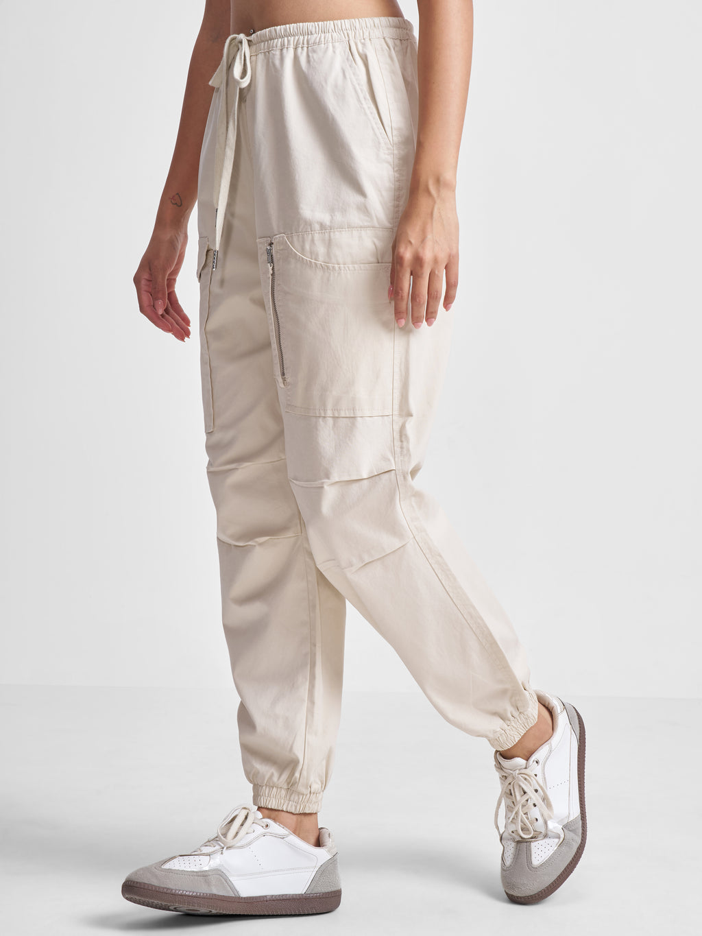Tokyo Talkies Women Off White Solid Regular Fit Cargos - Off White - Image 4