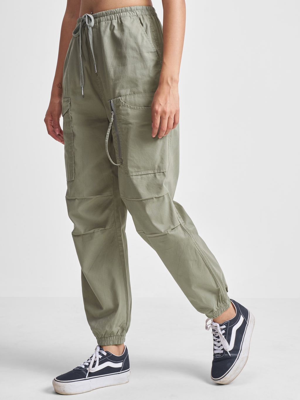 Tokyo Talkies Women Olive Solid Regular Fit Cargos - Olive - Image 4