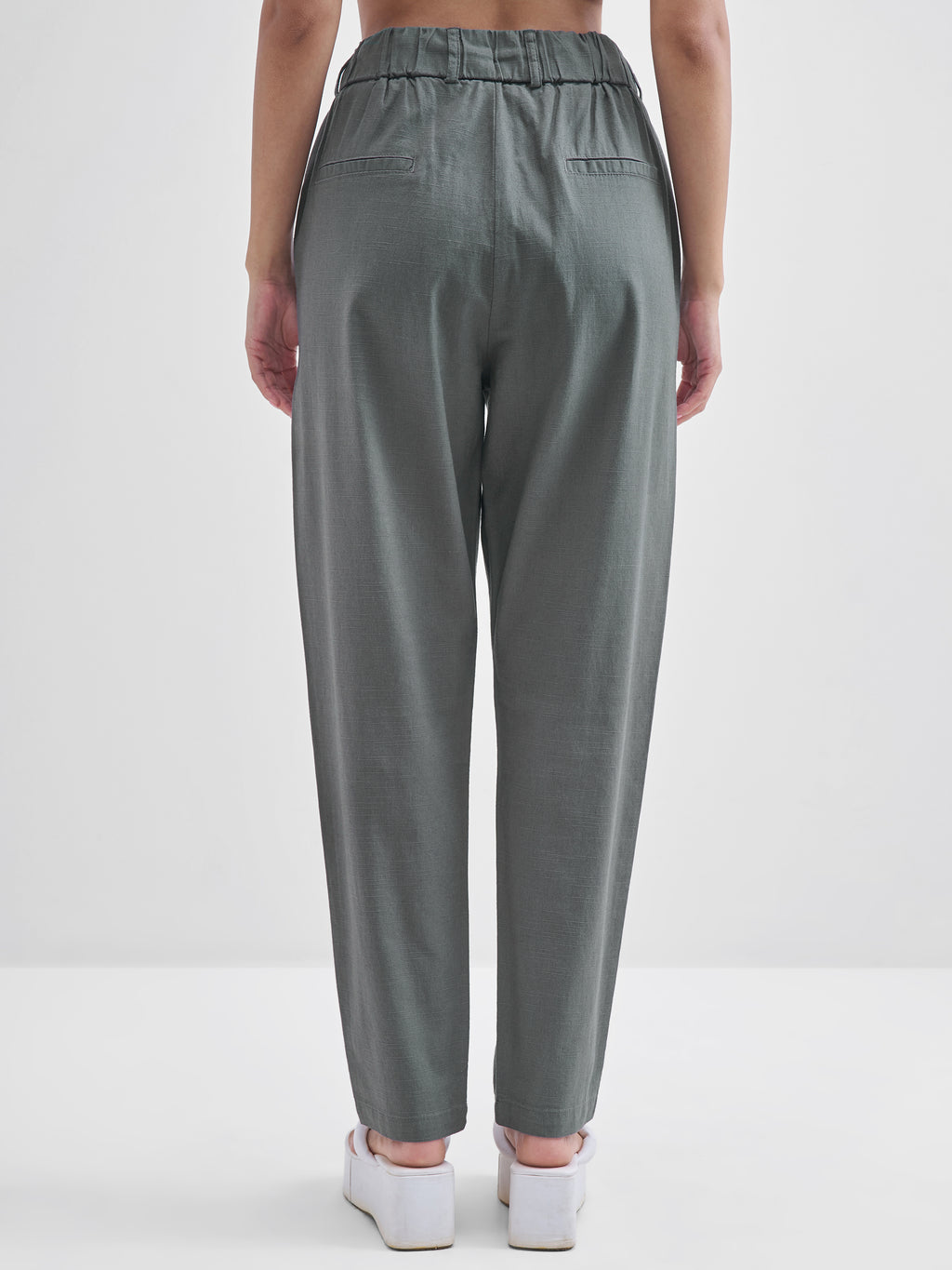 Chic By Tokyo Talkies Women Grey Solid Straight Fit Regular Trousers - Grey - Image 3
