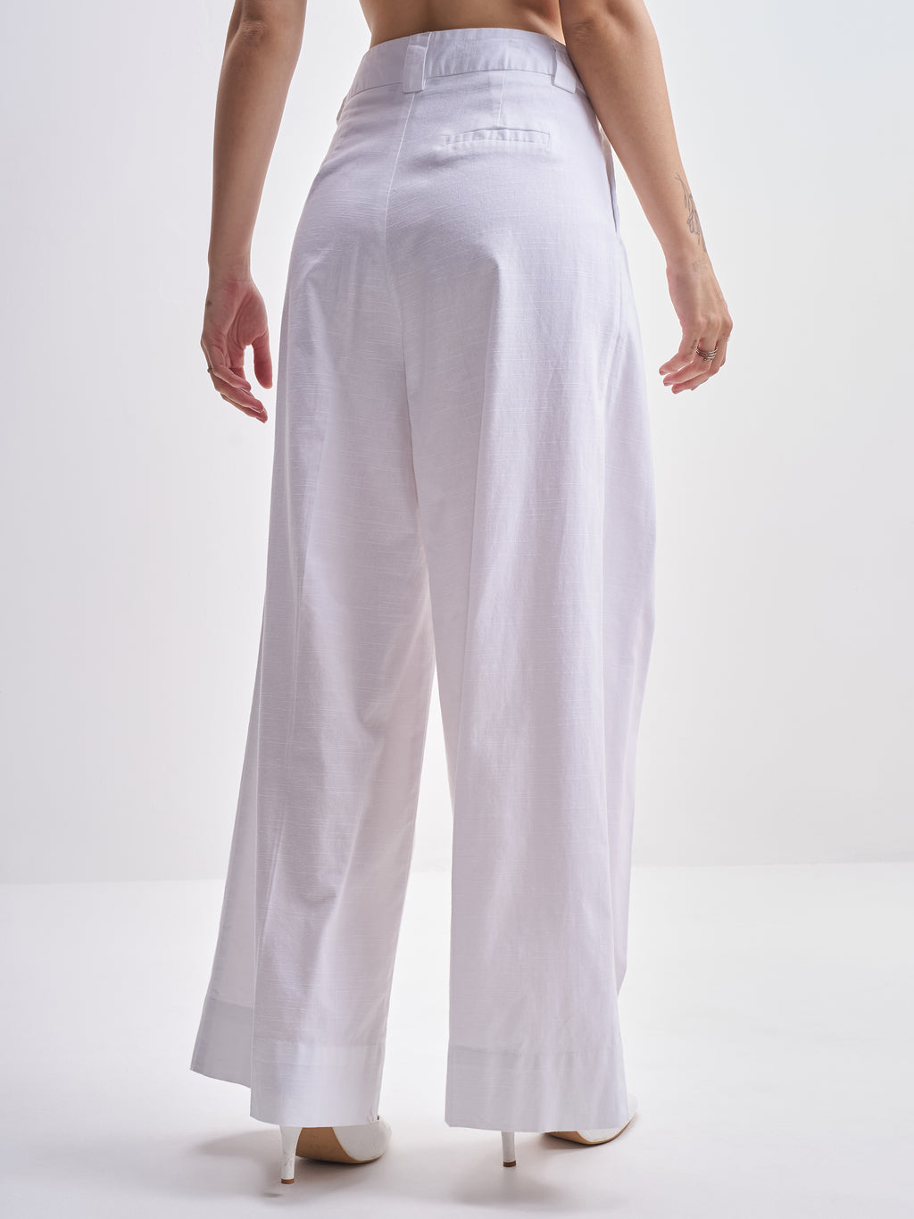 Tokyo Talkies Women White SOlid Regular Fit Casual Trouser - White - Image 3