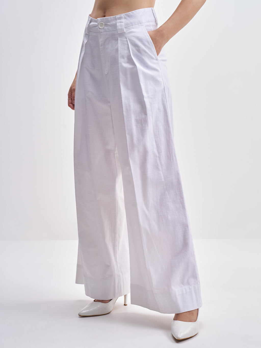 Tokyo Talkies Women White SOlid Regular Fit Casual Trouser - White - Image 4