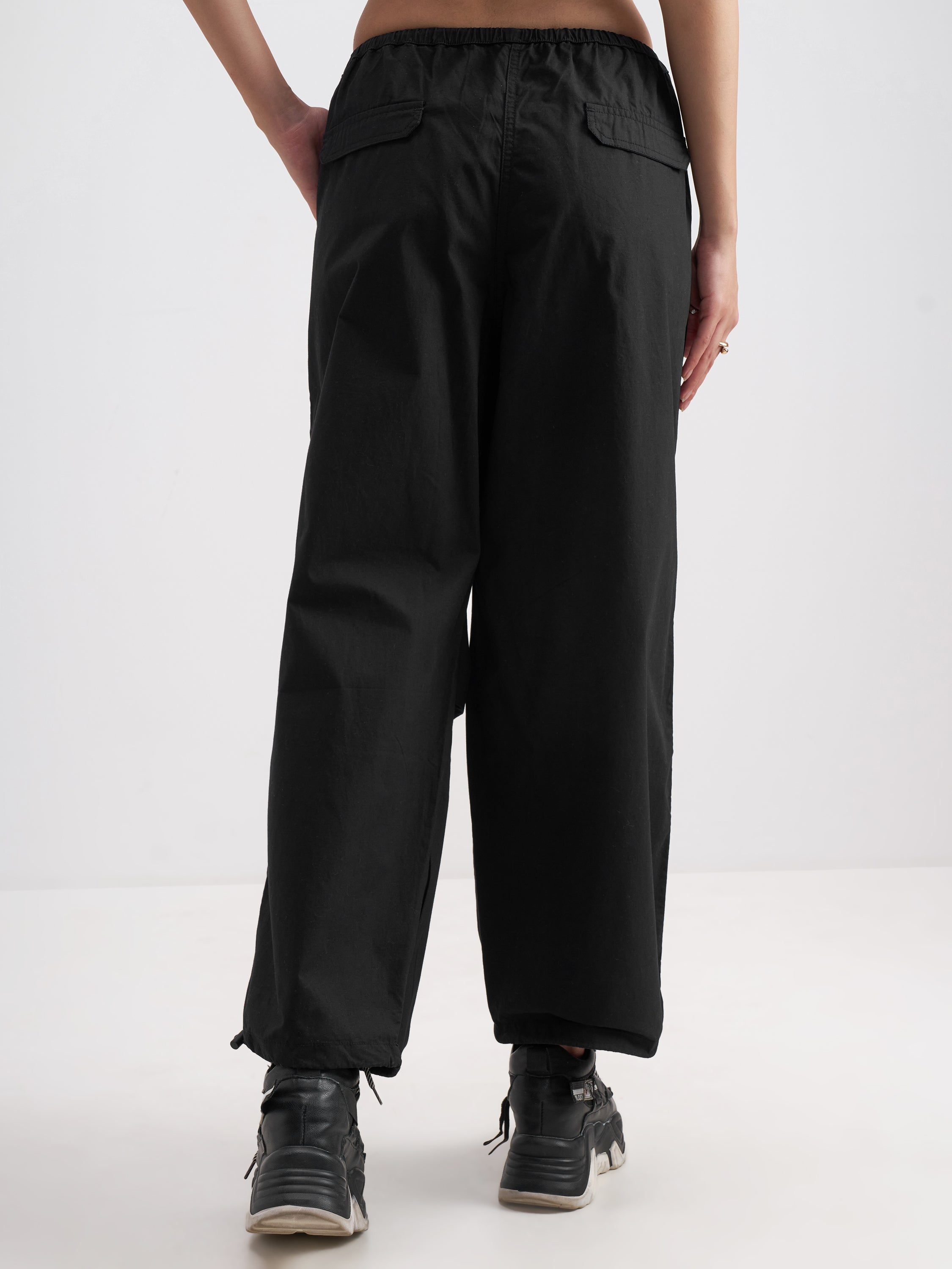 Tokyo Talkies Women Black Solid Relaxed Fit Cargos - Black - Image 3