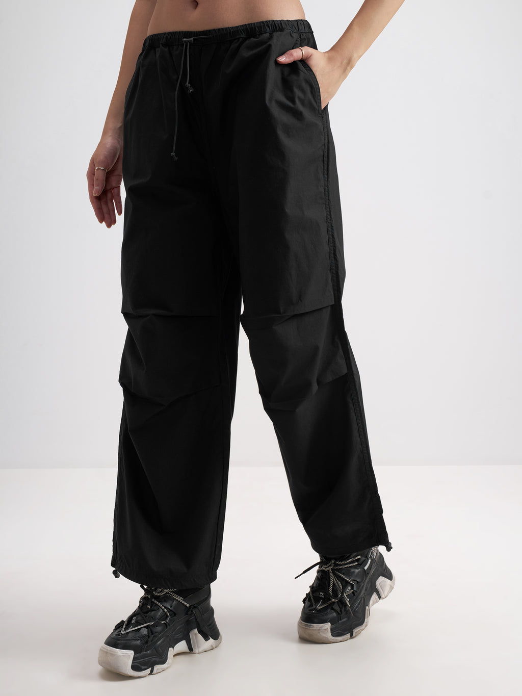 Tokyo Talkies Women Black Solid Relaxed Fit Cargos - Black - Image 4