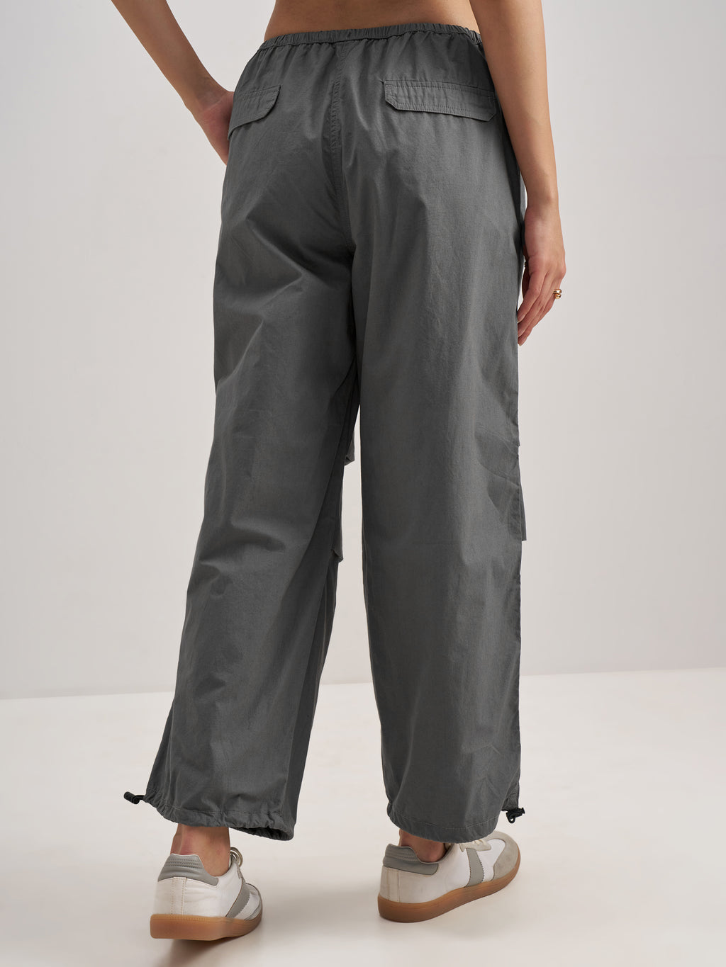 Tokyo Talkies Women Grey Solid Relaxed Fit Cargos - Grey - Image 3