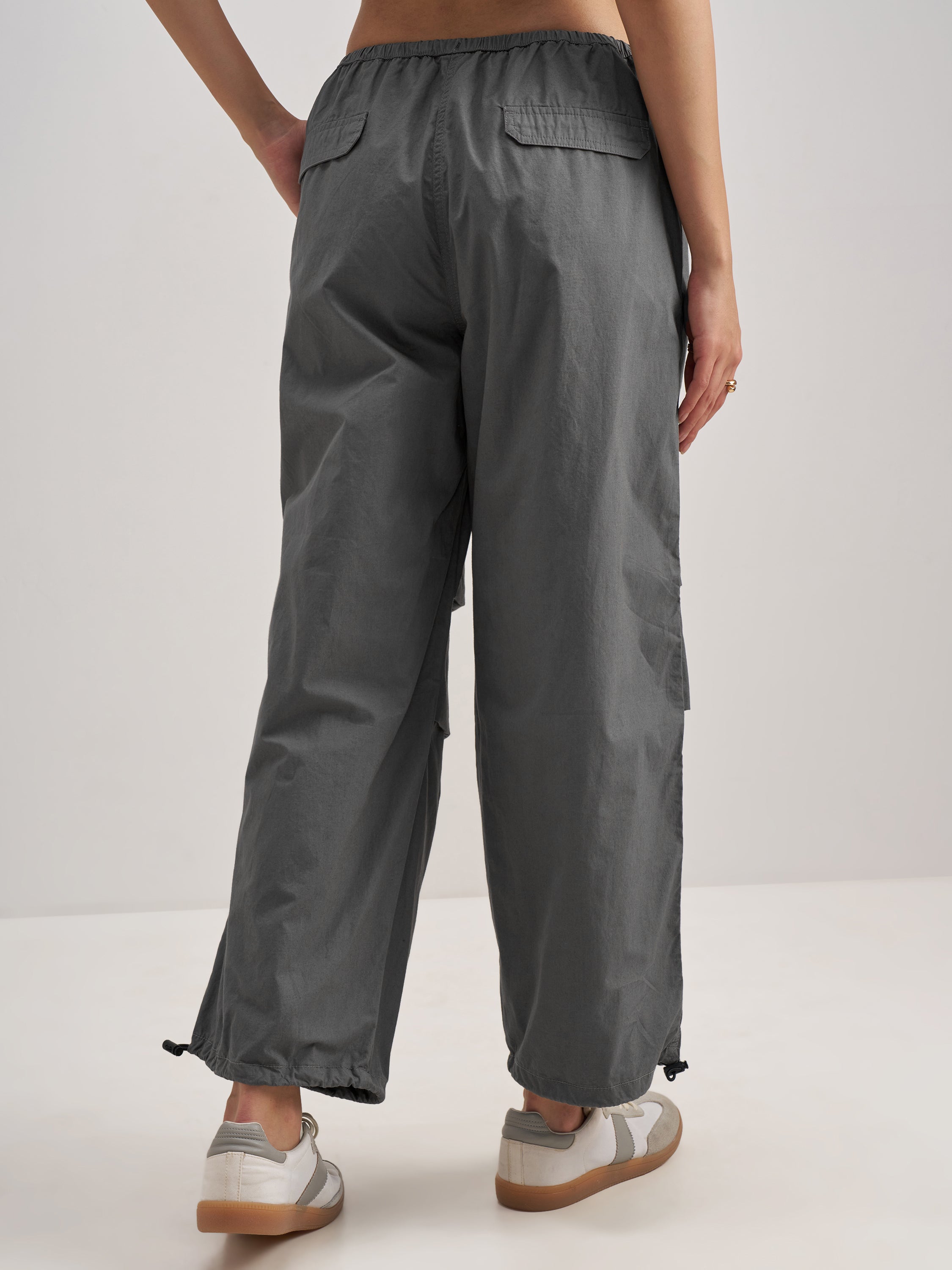 Tokyo Talkies Women Grey Solid Relaxed Fit Cargos - Grey - Image 3