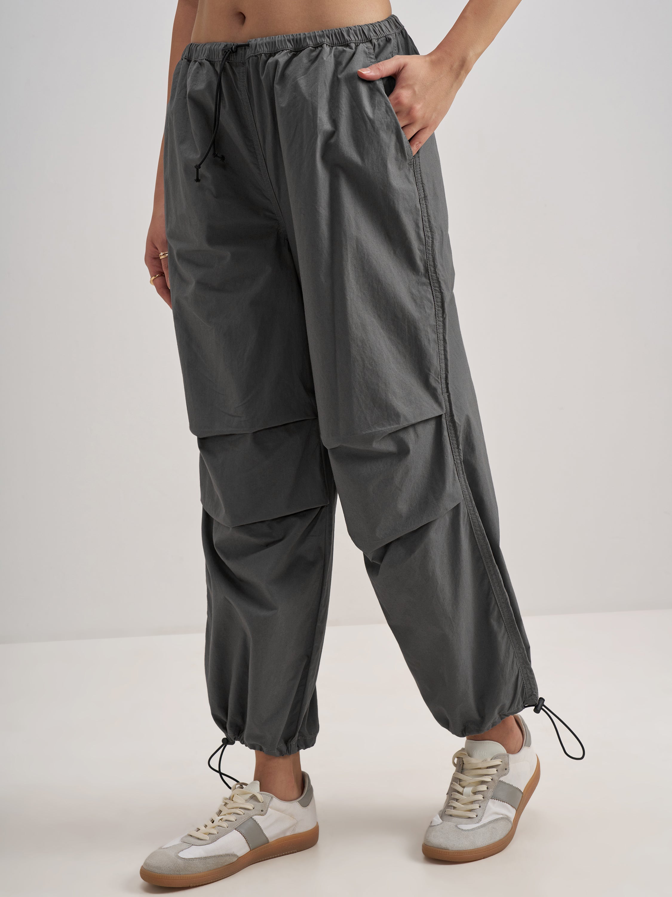 Tokyo Talkies Women Grey Solid Relaxed Fit Cargos - Grey - Image 4
