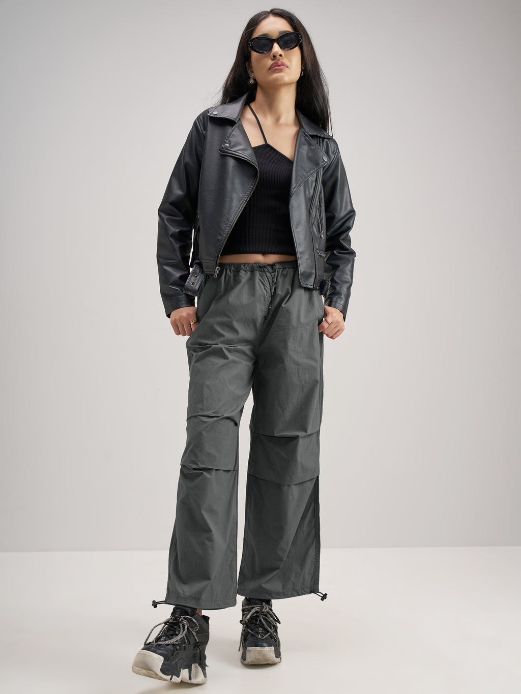Tokyo Talkies Women Charcoal Solid Relaxed Fit Cargos - Charcoal - Image 2