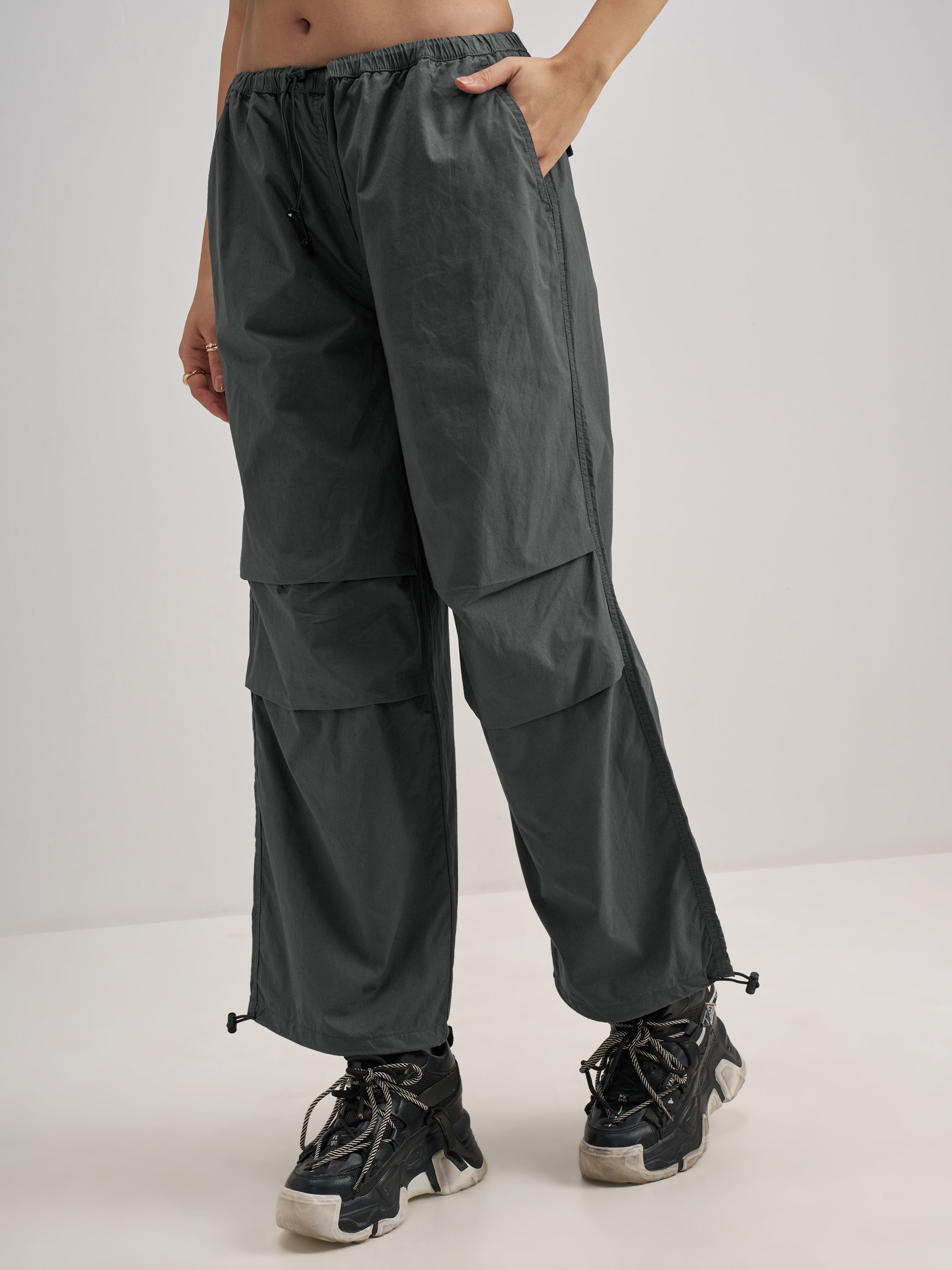 Tokyo Talkies Women Charcoal Solid Relaxed Fit Cargos - Charcoal - Image 4