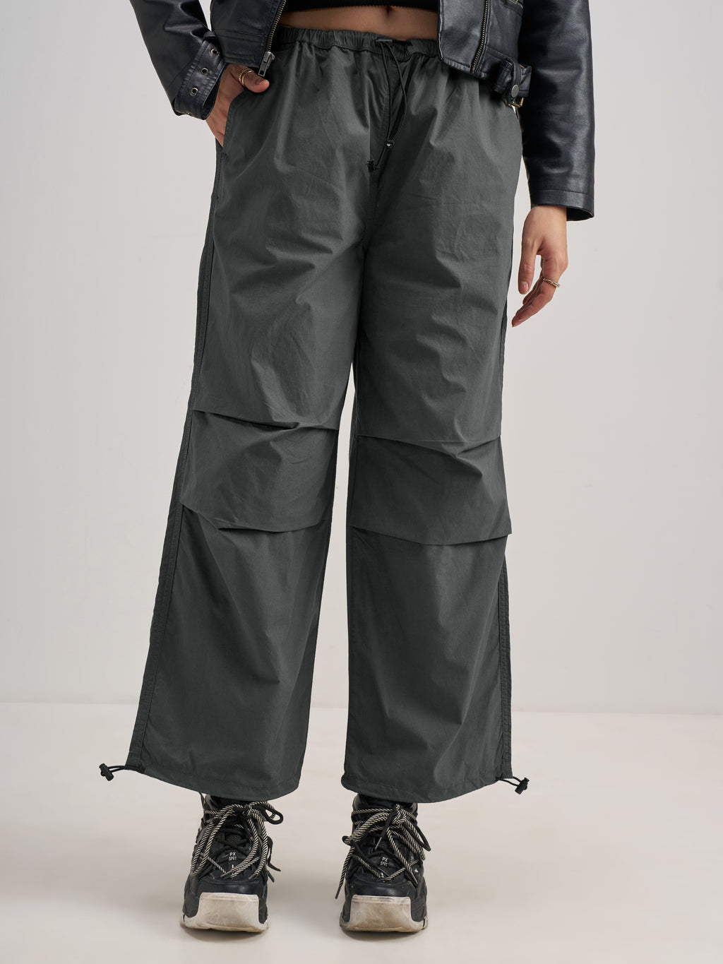 Tokyo Talkies Women Charcoal Solid Relaxed Fit Cargos - Charcoal - Image 6