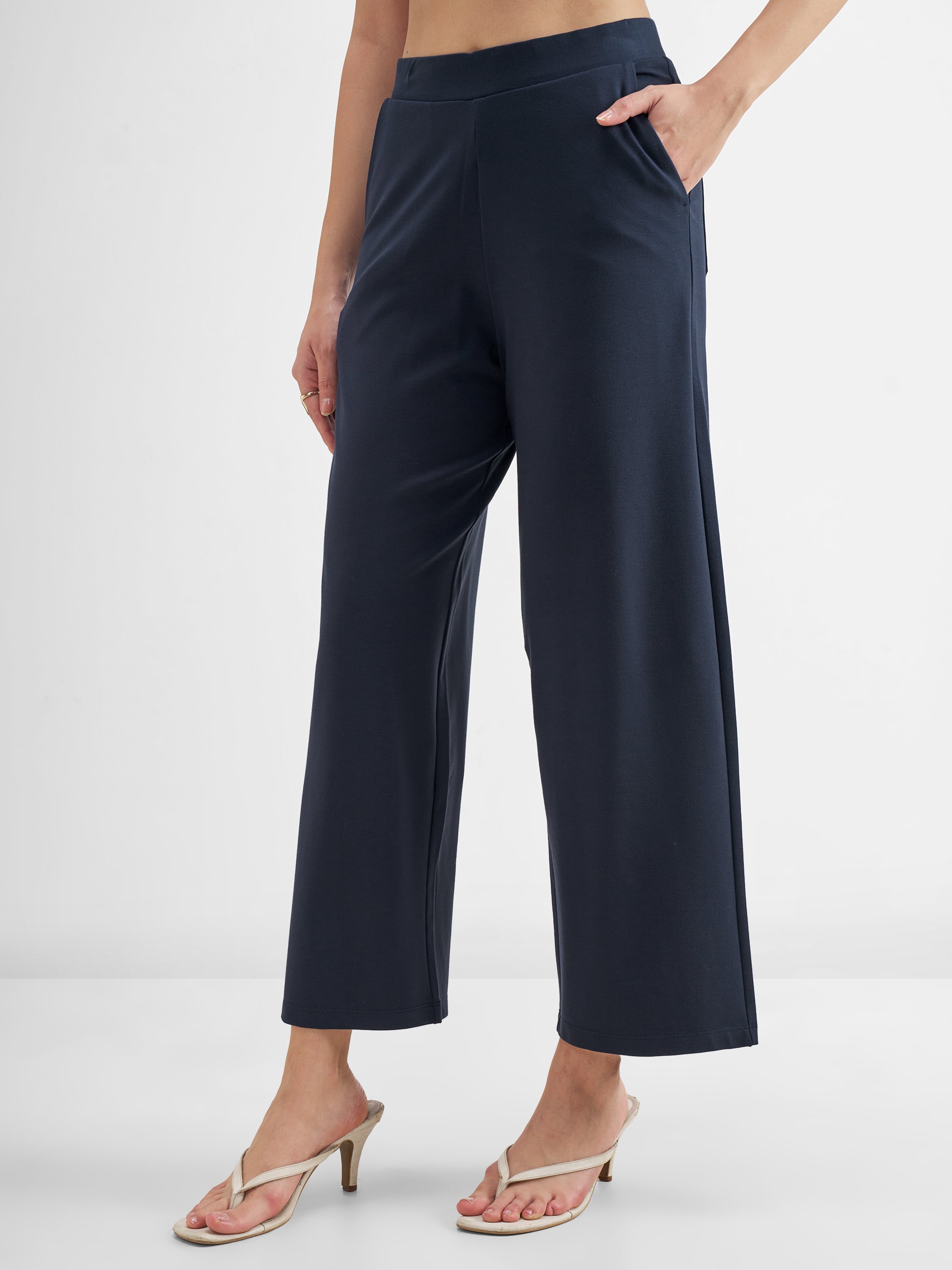 Tokyo Talkies Women Navy Blue Solid Wide Leg Regular Trouser - Navy Blue - Image 4